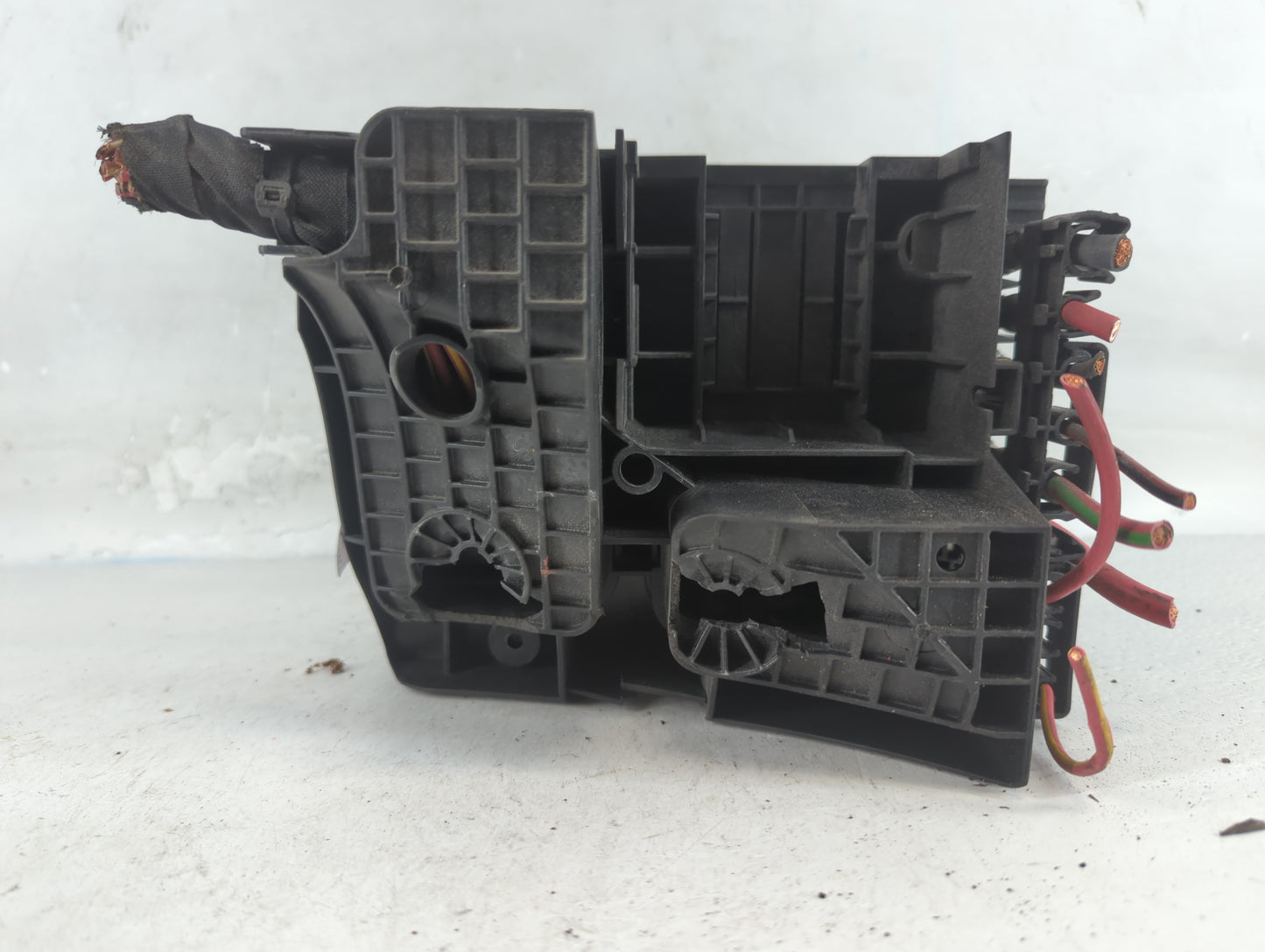 2013-2017 Volkswagen Cc Fusebox Fuse Box Panel Relay Module P/N:6359-5743 3C0 937 125 A Fits OEM Used Auto Parts - Oemusedau