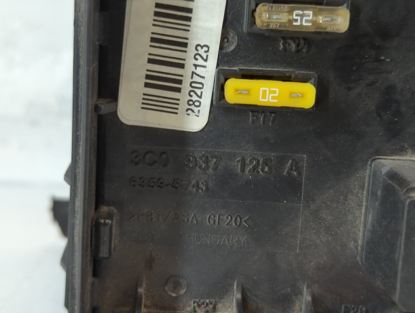 2013-2017 Volkswagen Cc Fusebox Fuse Box Panel Relay Module P/N:3C0 937 125 Fits OEM Used Auto Parts - Oemusedautoparts1.com