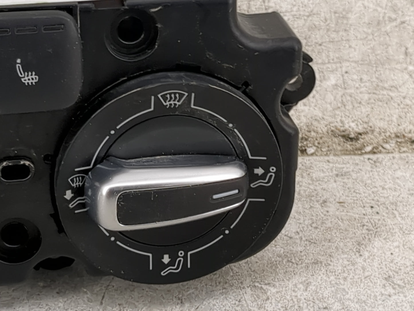 2014 Volkswagen Gli Climate Control Module Temperature AC/Heater Replacement P/N:90151-907 5C0820047 Fits Fits 2012 2013 OEM