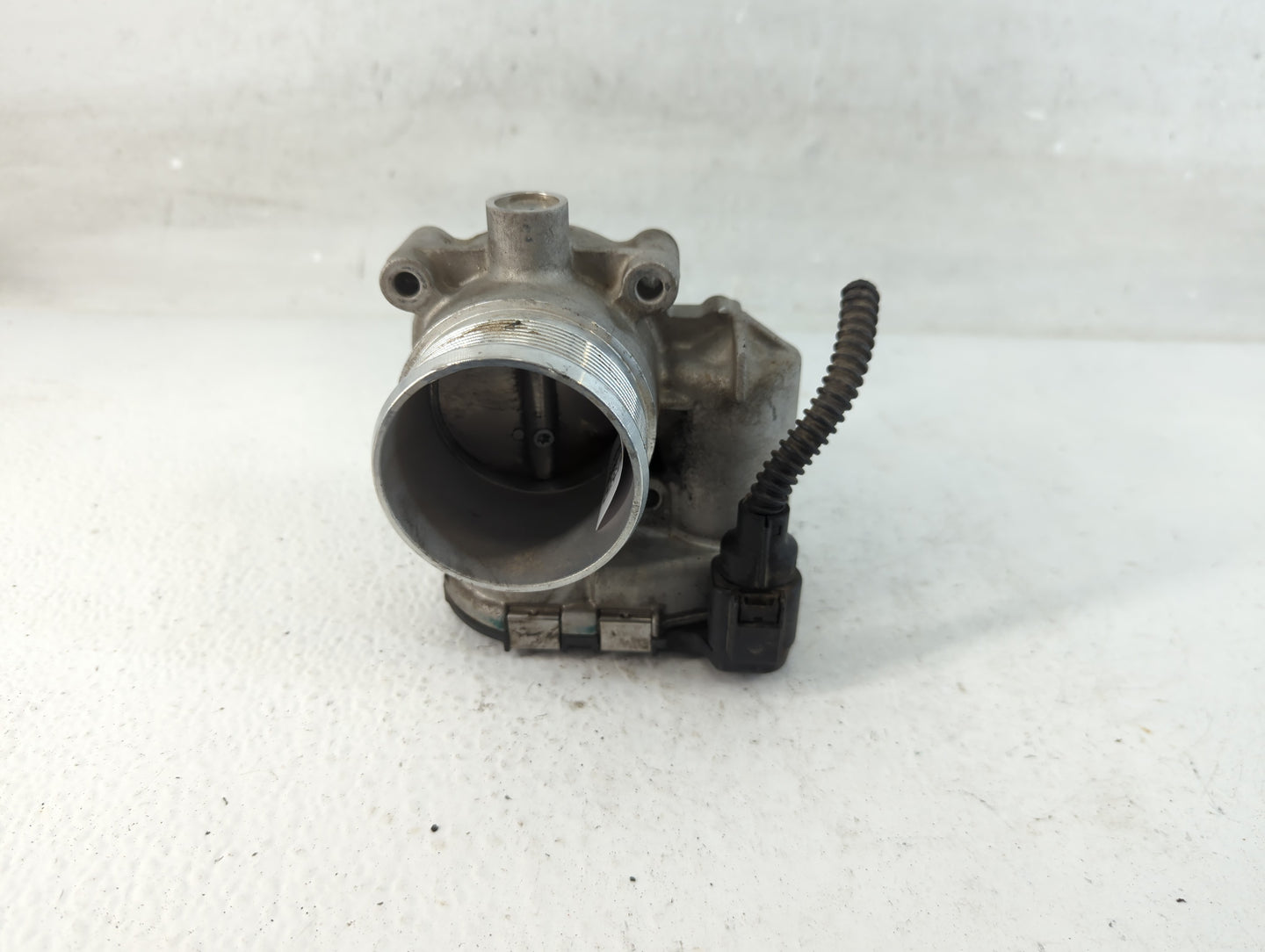 2014-2017 Volkswagen Jetta Throttle Body P/N:06K 133 06 Fits Fits 2014 2015 2016 2017 OEM Used Auto Parts - Oemusedautoparts