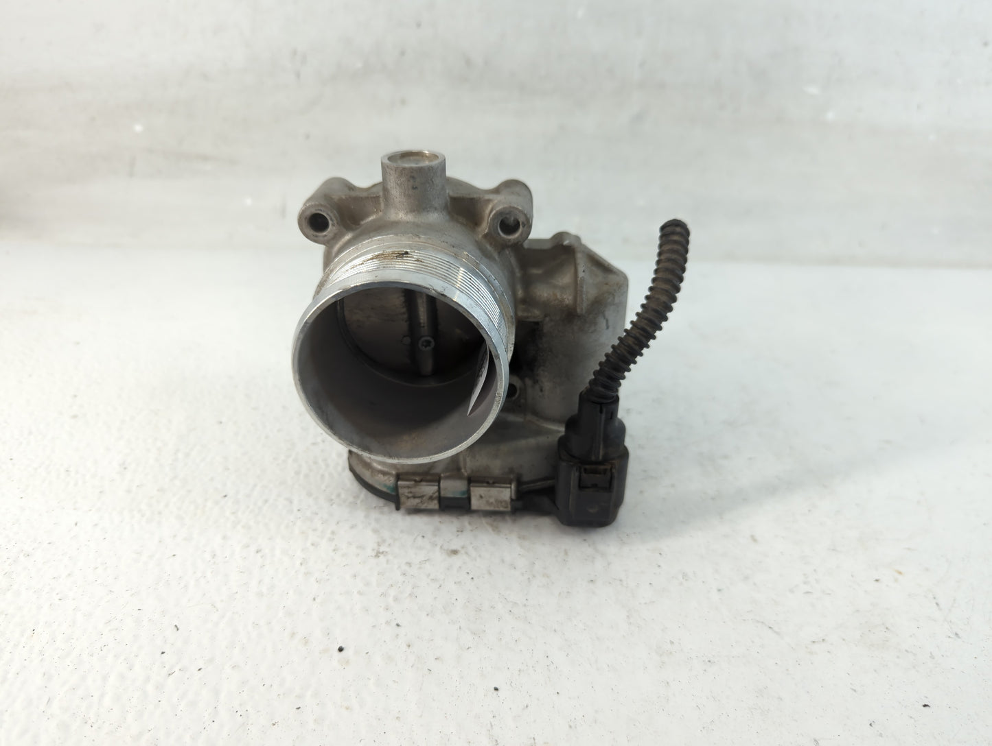2014-2017 Volkswagen Jetta Throttle Body P/N:06K 133 06 Fits Fits 2014 2015 2016 2017 OEM Used Auto Parts - Oemusedautoparts