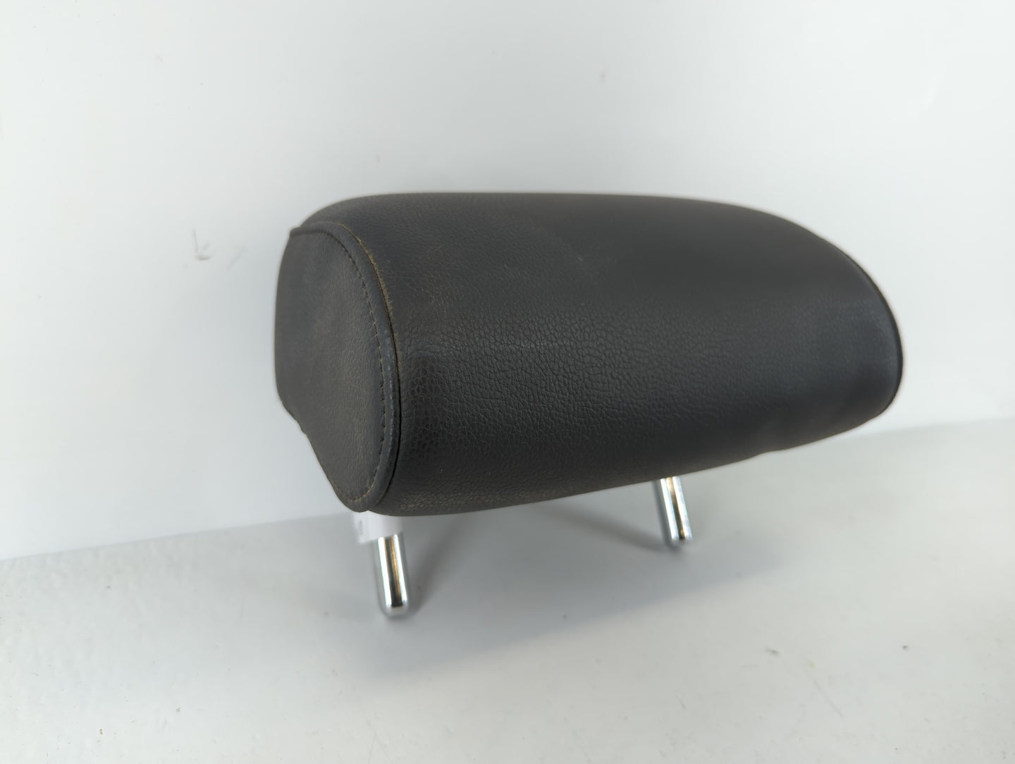 2014 Volkswagen Jetta Headrest Head Rest Rear Center Seat Fits OEM Used Auto Parts - Oemusedautoparts1.com