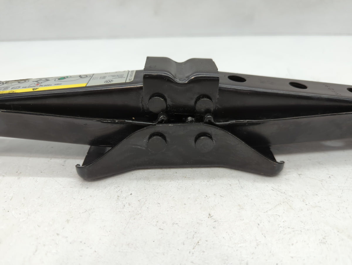 2014 Volkswagen Jetta Spare Scissor Car Jack 1112409 - Oemusedautoparts1.com