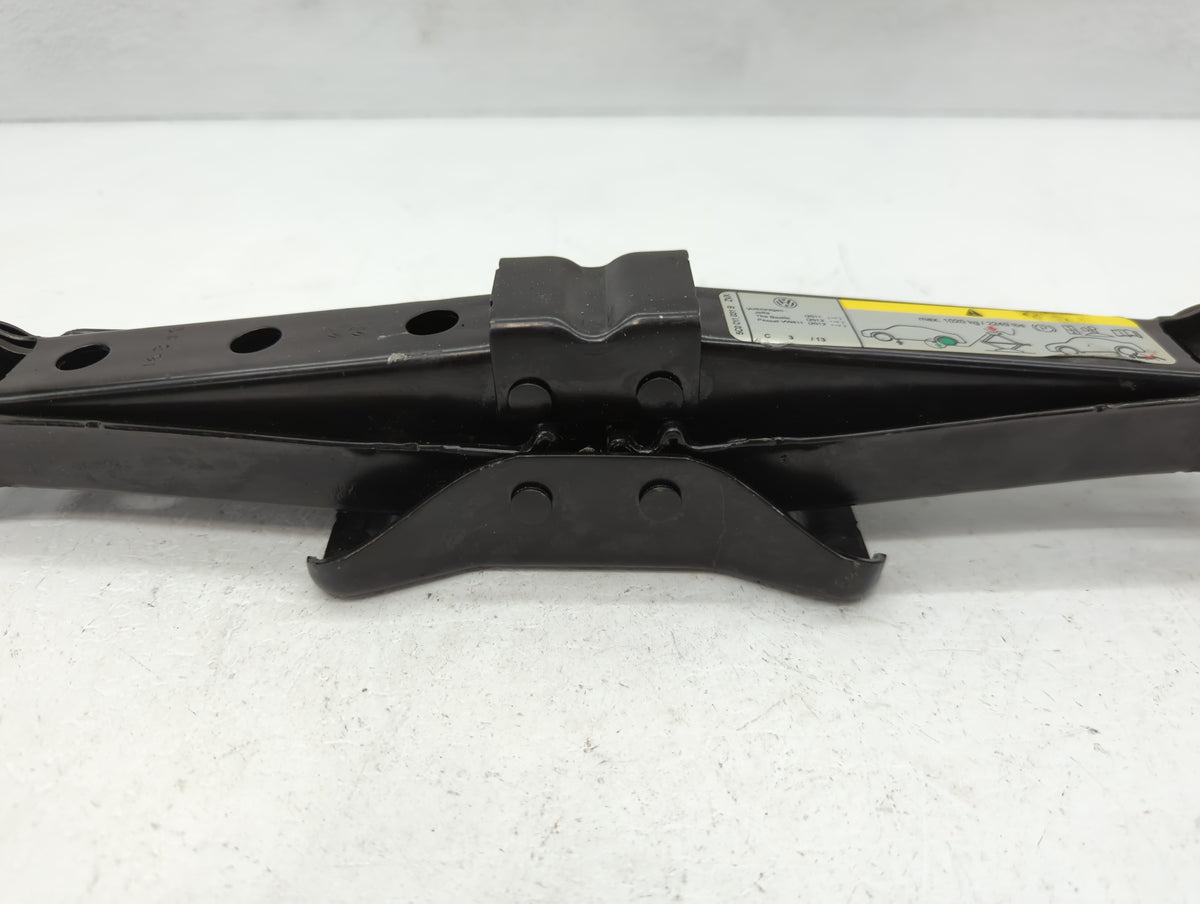 2014 Volkswagen Jetta Spare Scissor Car Jack 1112409 - Oemusedautoparts1.com