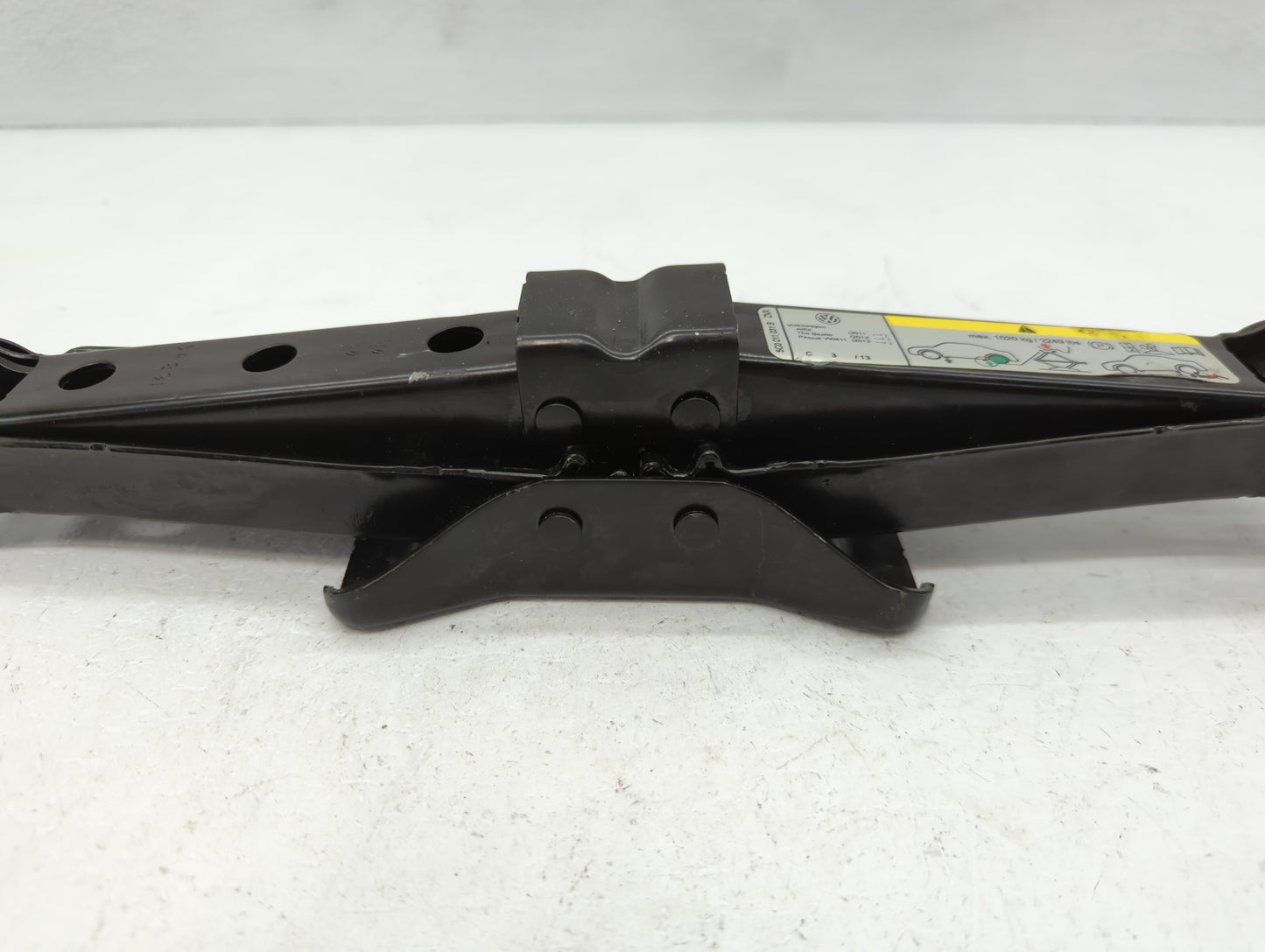 2014 Volkswagen Jetta Spare Scissor Car Jack 1112409 - Oemusedautoparts1.com