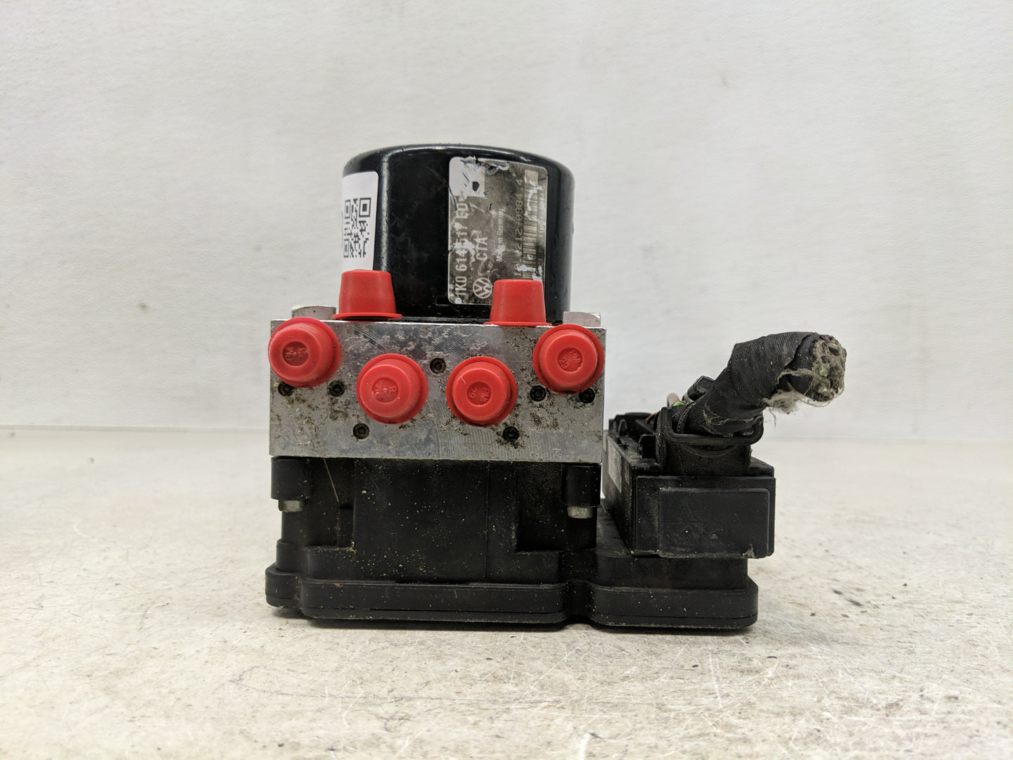 2014 Volkswagen Jetta ABS Pump Control Module Replacement P/N:1K0 907 379 BM 1K0 614 517 EA Fits Fits 2013 2015 OEM Used Aut