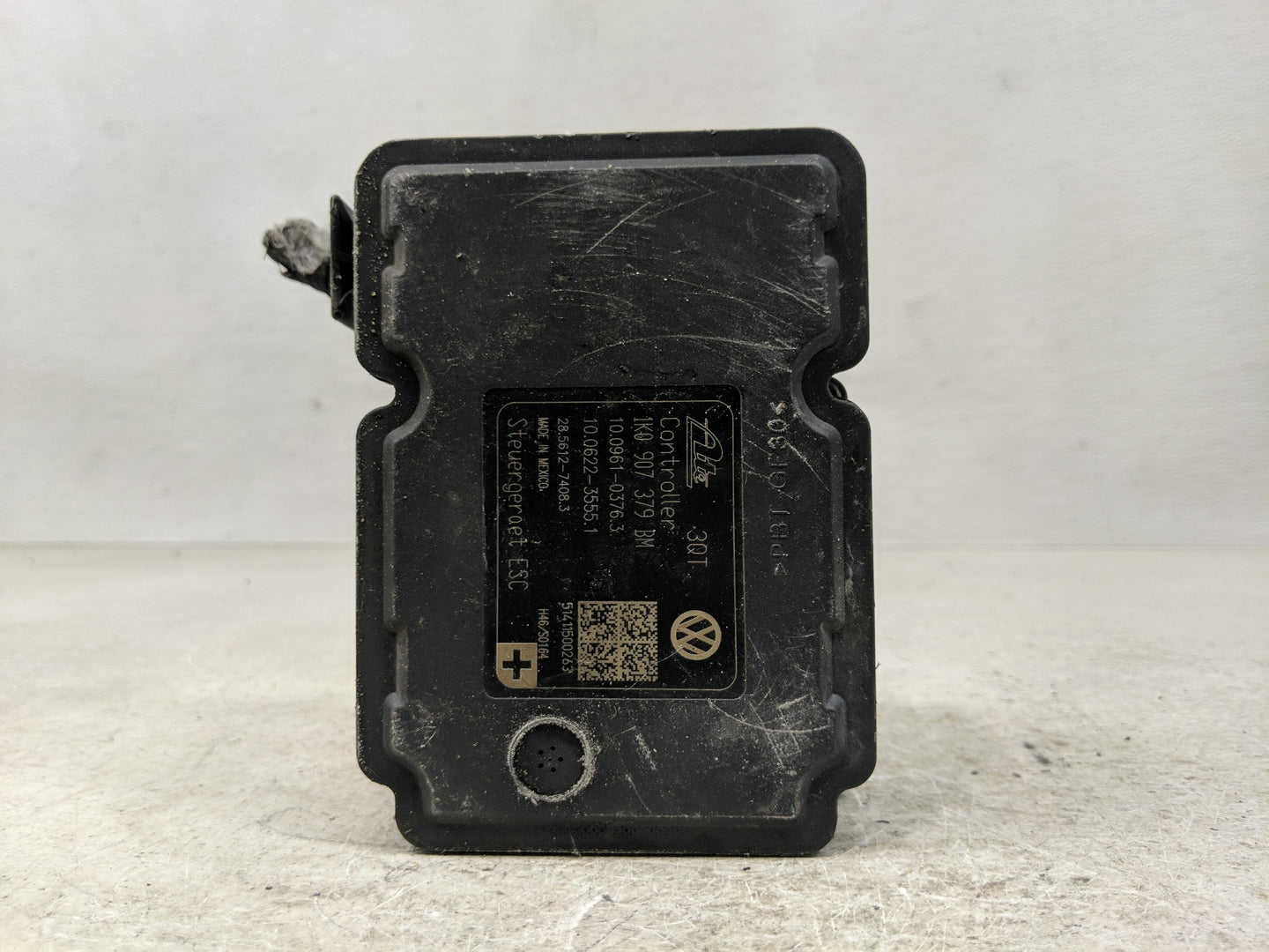 2014 Volkswagen Jetta ABS Pump Control Module Replacement P/N:1K0 907 379 BM 1K0 614 517 EA Fits Fits 2013 2015 OEM Used Aut
