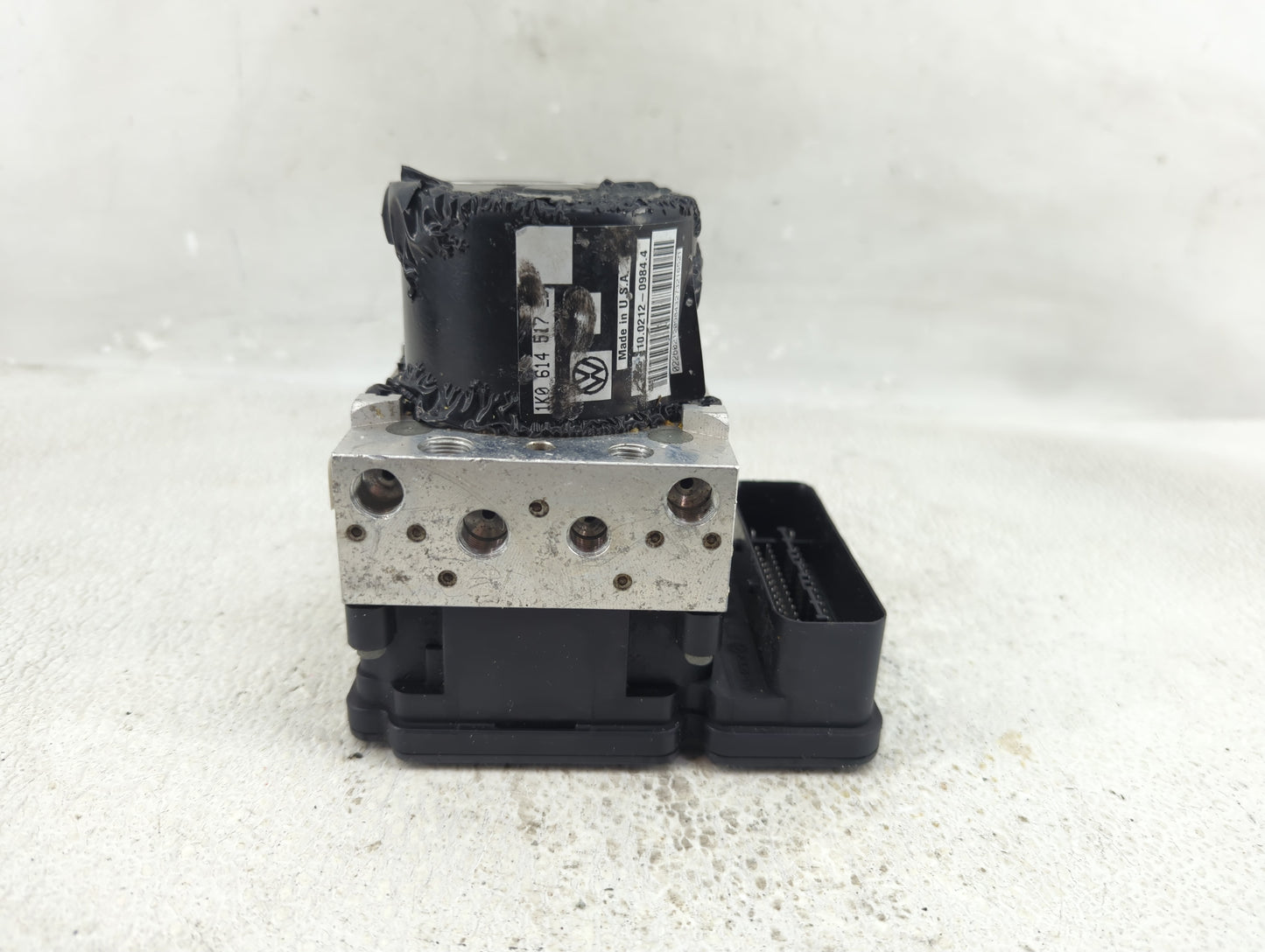 2014 Volkswagen Jetta ABS Pump Control Module Replacement P/N:1K0 614 517 Fits Fits 2013 2015 OEM Used Auto Parts - Oemuseda