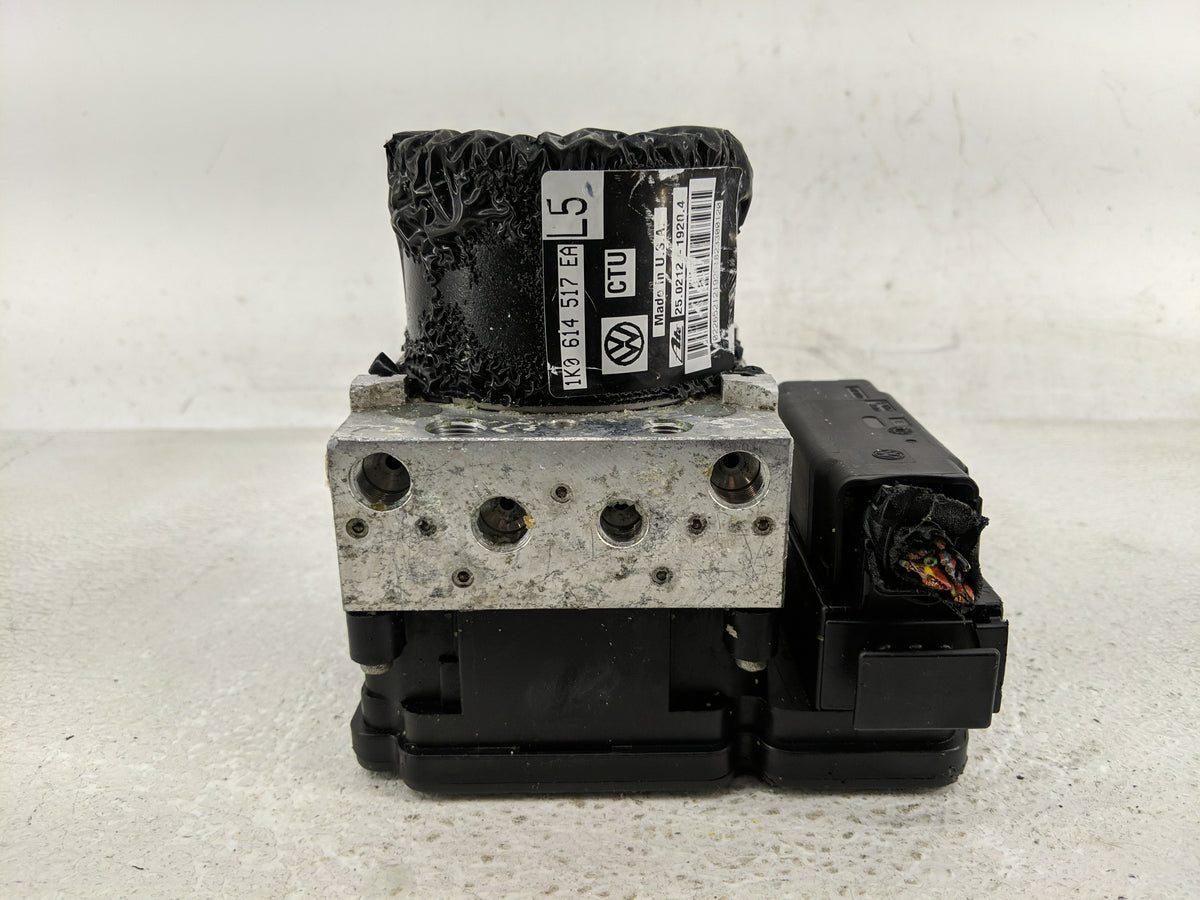2014 Volkswagen Jetta Anti-Lock Brake ABS Pump Module Actuator OEM P/N:1K0 614 517 EA Fits Fits 2013 2015 OEM Used Auto Part