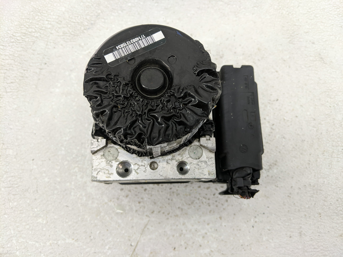 2014 Volkswagen Jetta ABS Pump Control Module Replacement P/N:1K0 614 517 EA Fits Fits 2013 2015 OEM Used Auto Parts - Oemus