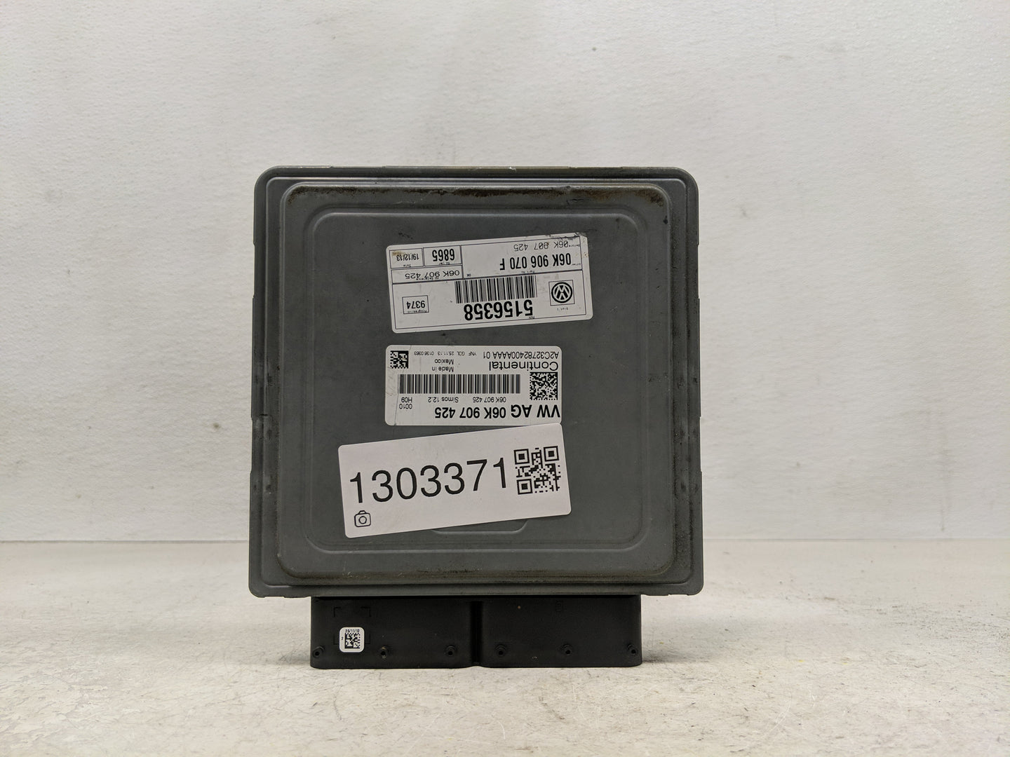 2014 Volkswagen Jetta PCM Engine Control Computer ECU ECM PCU OEM P/N:06K 907 425 06K 906 070 F Fits OEM Used Auto Parts - O