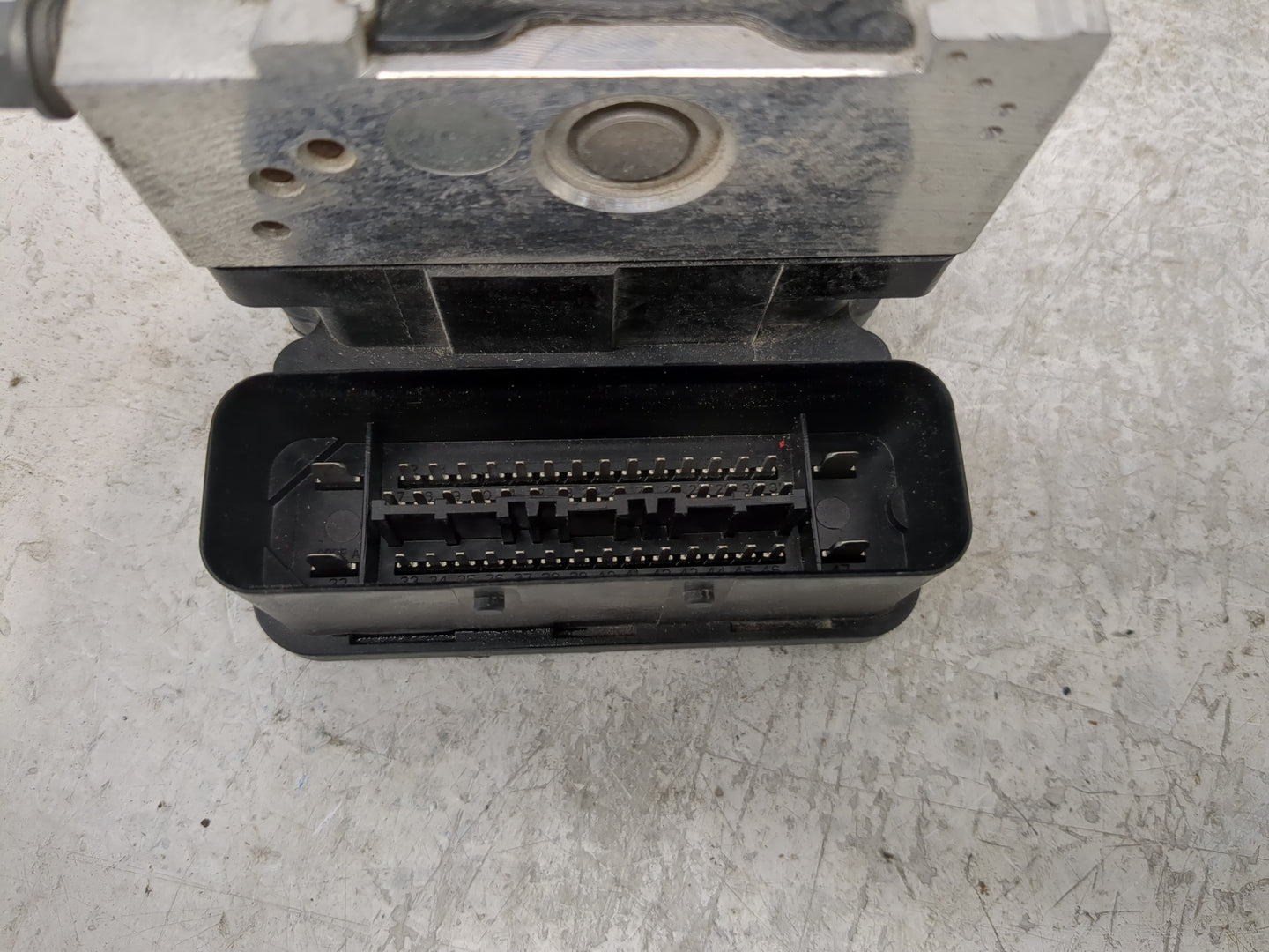 2014 Volkswagen Jetta ABS Pump Control Module Replacement P/N:1K0 907 379 BM Fits Fits 2013 2015 OEM Used Auto Parts - Oemus