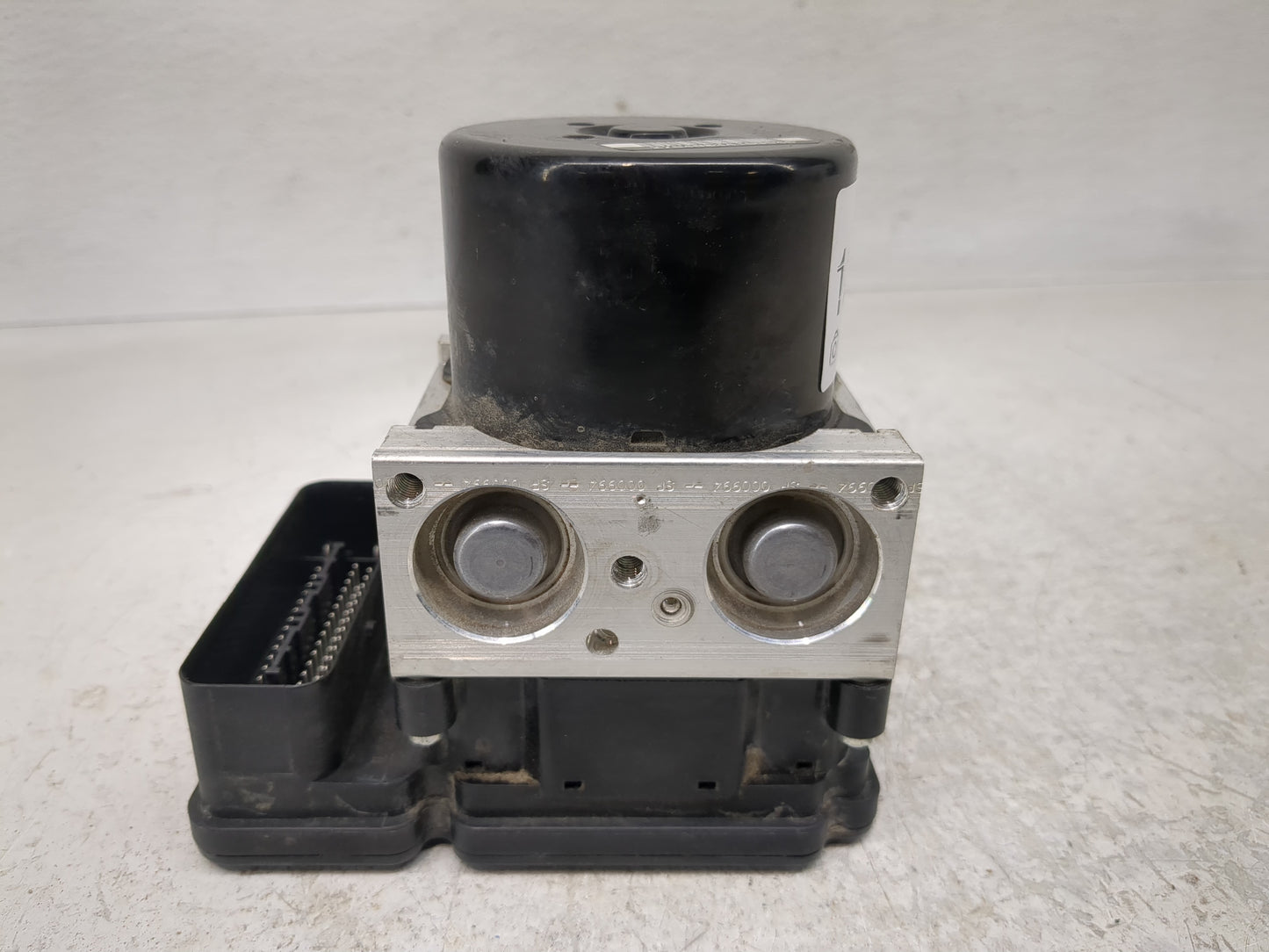 2014 Volkswagen Jetta ABS Pump Control Module Replacement P/N:1K0 907 379 BM Fits Fits 2013 2015 OEM Used Auto Parts - Oemus