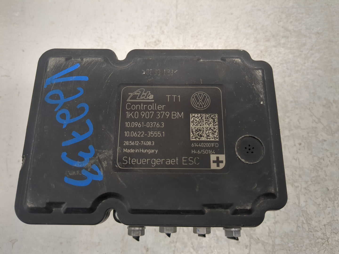 2014 Volkswagen Jetta ABS Pump Control Module Replacement P/N:1K0 907 379 BM Fits Fits 2013 2015 OEM Used Auto Parts - Oemus