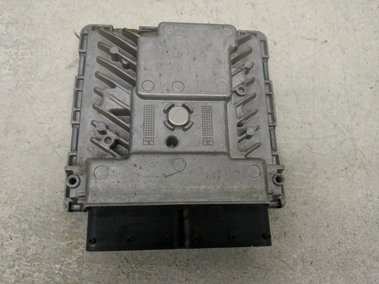 2014 Volkswagen Jetta PCM Engine Control Computer ECU ECM PCU OEM P/N:06K 907 425 06K 906 070 F Fits OEM Used Auto Parts - O