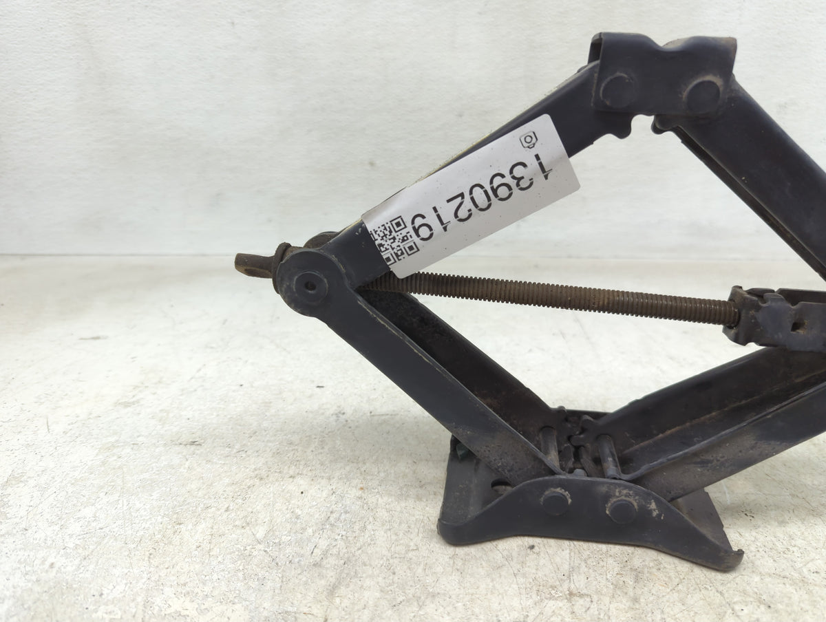 2014 Volkswagen Jetta Spare Scissor Car Jack 1390219 - Oemusedautoparts1.com