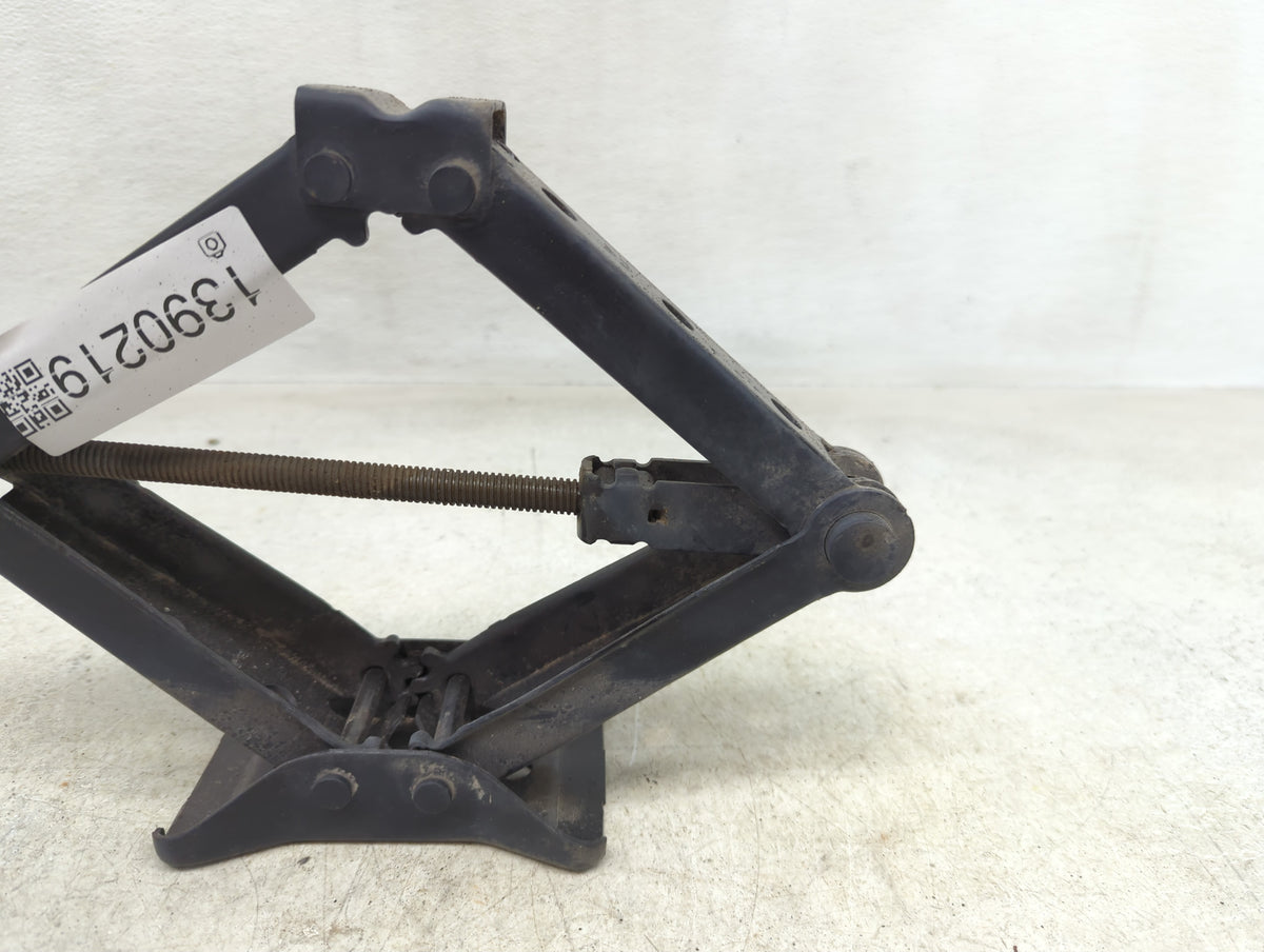 2014 Volkswagen Jetta Spare Scissor Car Jack 1390219 - Oemusedautoparts1.com