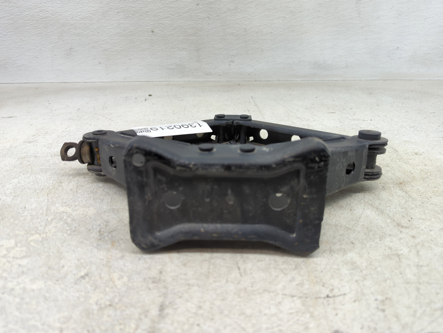 2014 Volkswagen Jetta Spare Scissor Car Jack - Oemusedautoparts1.com
