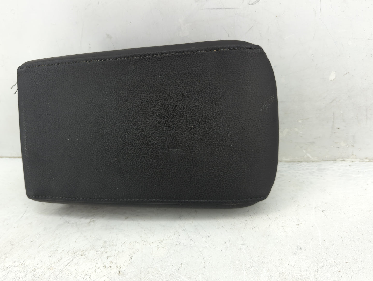 2012-2018 Volkswagen Jetta Center Console Armrest Cover Lid Fits Fits 2012 2013 2014 2015 2016 2017 2018 OEM Used Auto Parts