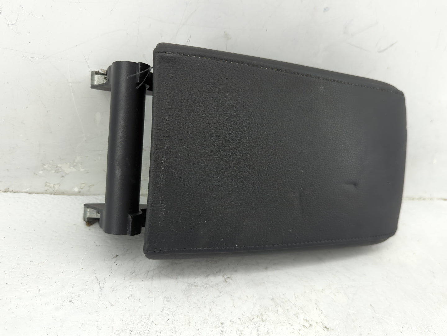2012-2018 Volkswagen Jetta Center Console Armrest Cover Lid Fits Fits 2012 2013 2014 2015 2016 2017 2018 OEM Used Auto Parts