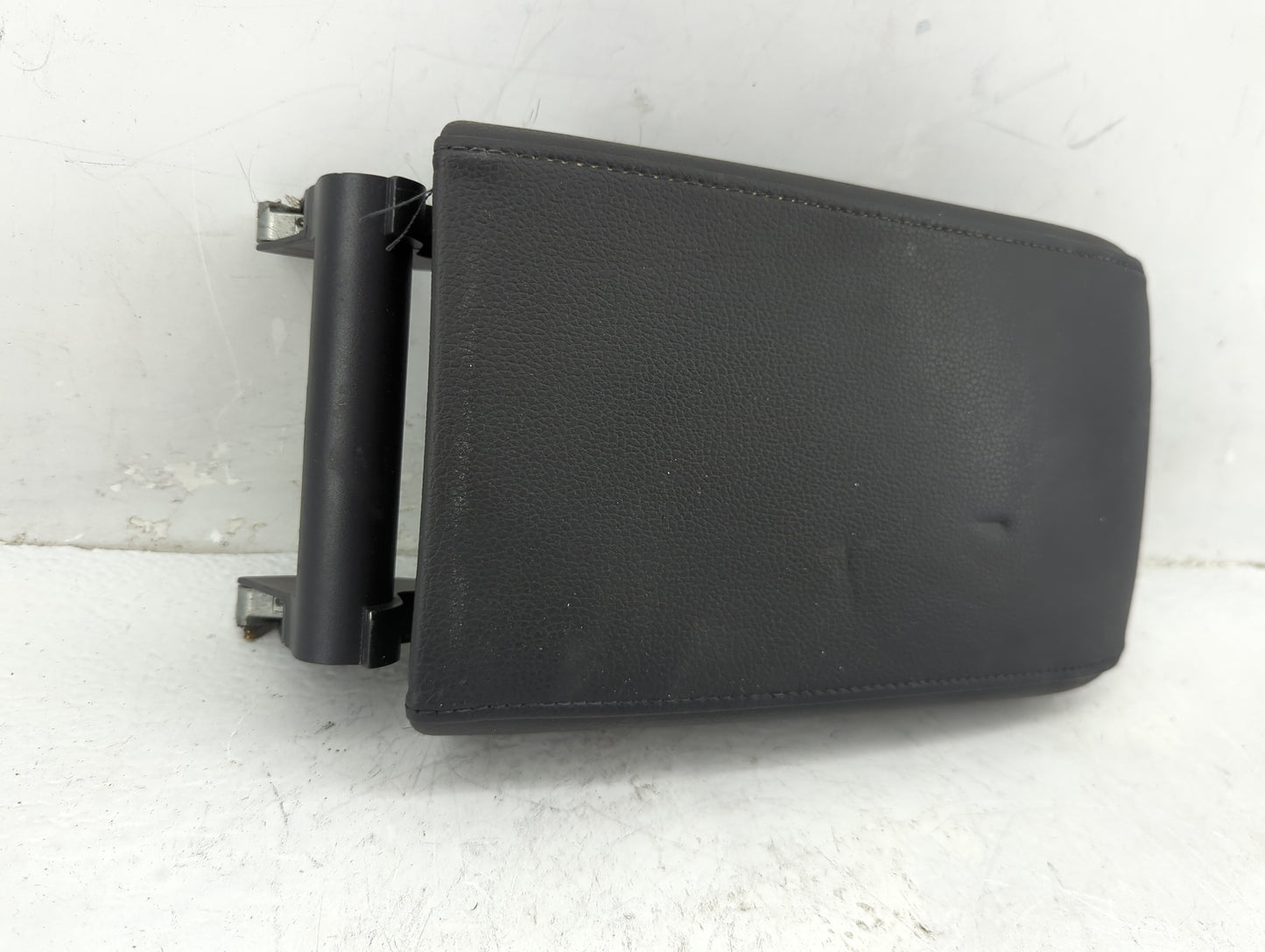 2012-2018 Volkswagen Jetta Center Console Armrest Cover Lid Fits Fits 2012 2013 2014 2015 2016 2017 2018 OEM Used Auto Parts