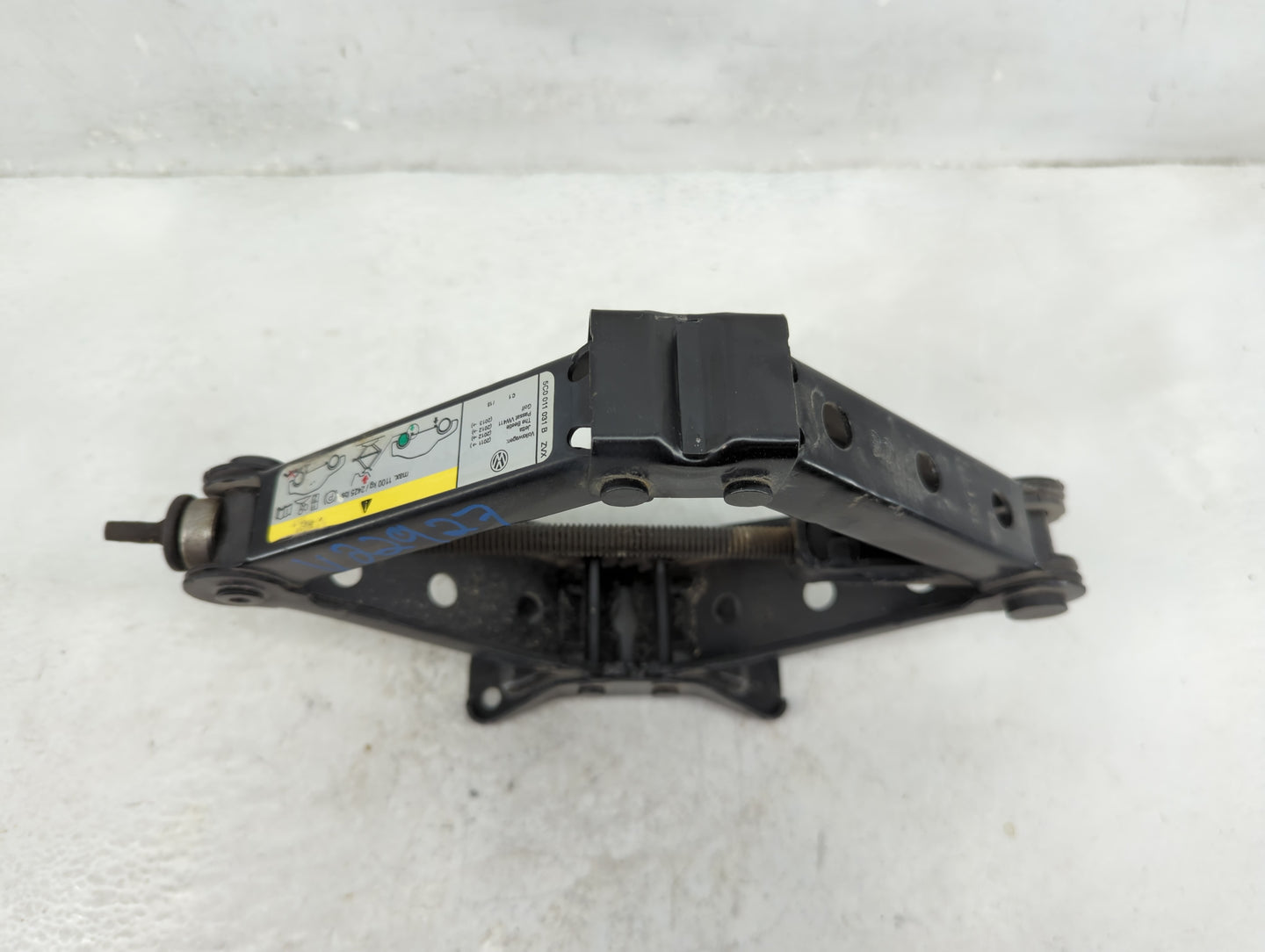 2014 Volkswagen Jetta Spare Scissor Car Jack 1396493 - Oemusedautoparts1.com