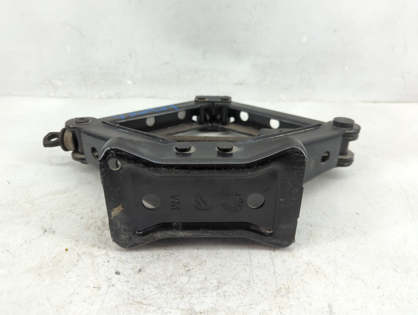 2014 Volkswagen Jetta Spare Scissor Car Jack 1396493 - Oemusedautoparts1.com