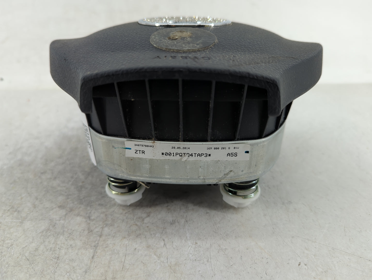 2014 Volkswagen Jetta Air Bag Driver Left Steering Wheel Mounted Fits OEM Used Auto Parts - Oemusedautoparts1.com