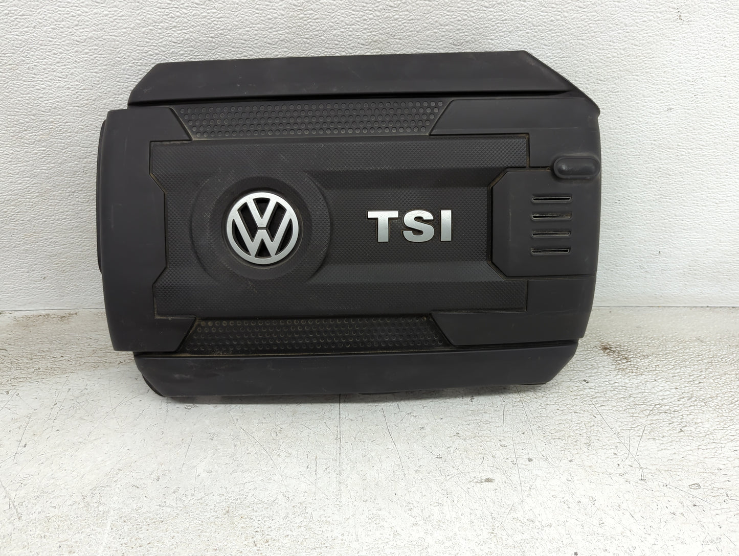 2014 Volkswagen Jetta Engine Cover - Oemusedautoparts1.com