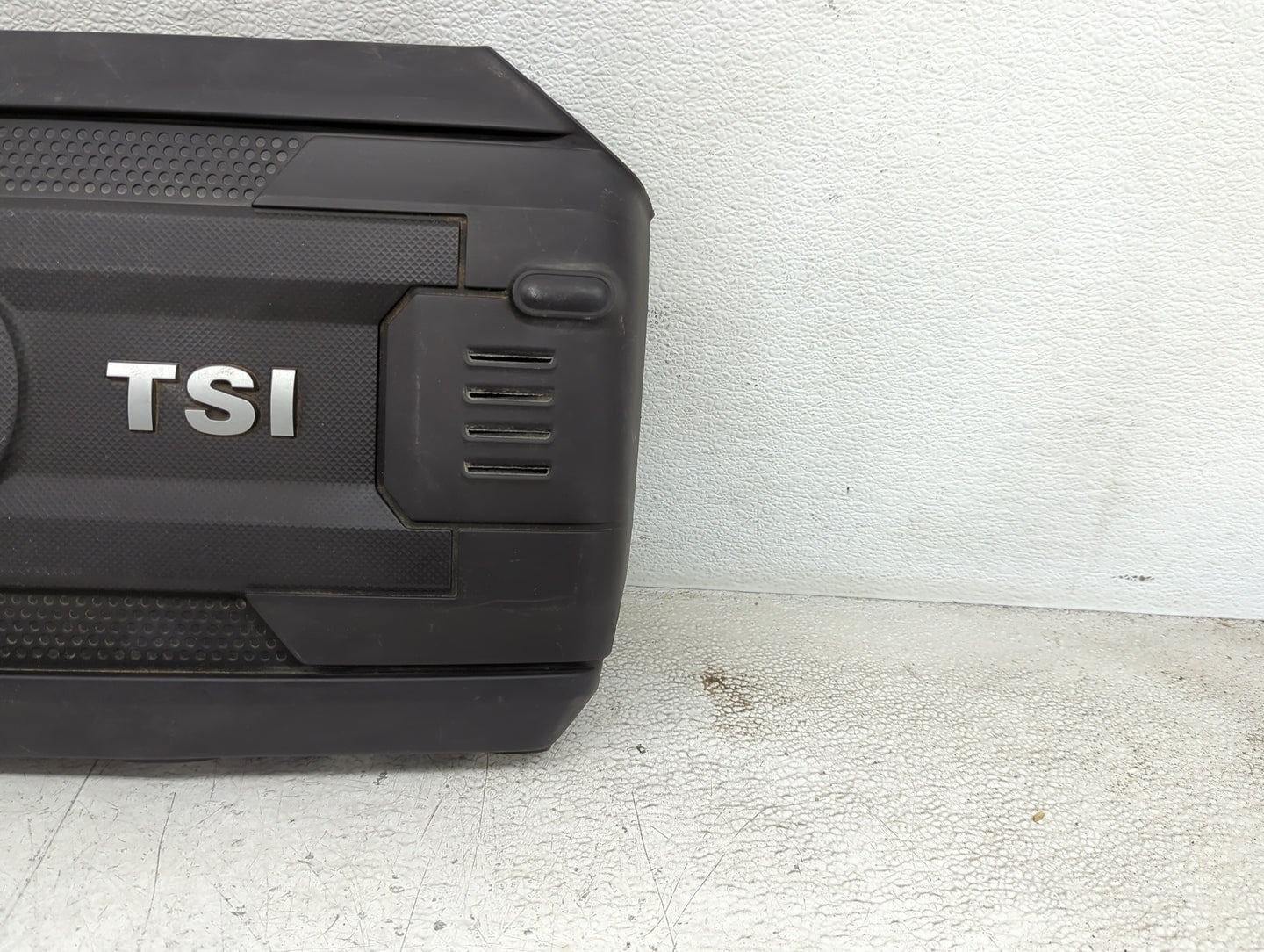 2014 Volkswagen Jetta Engine Cover - Oemusedautoparts1.com