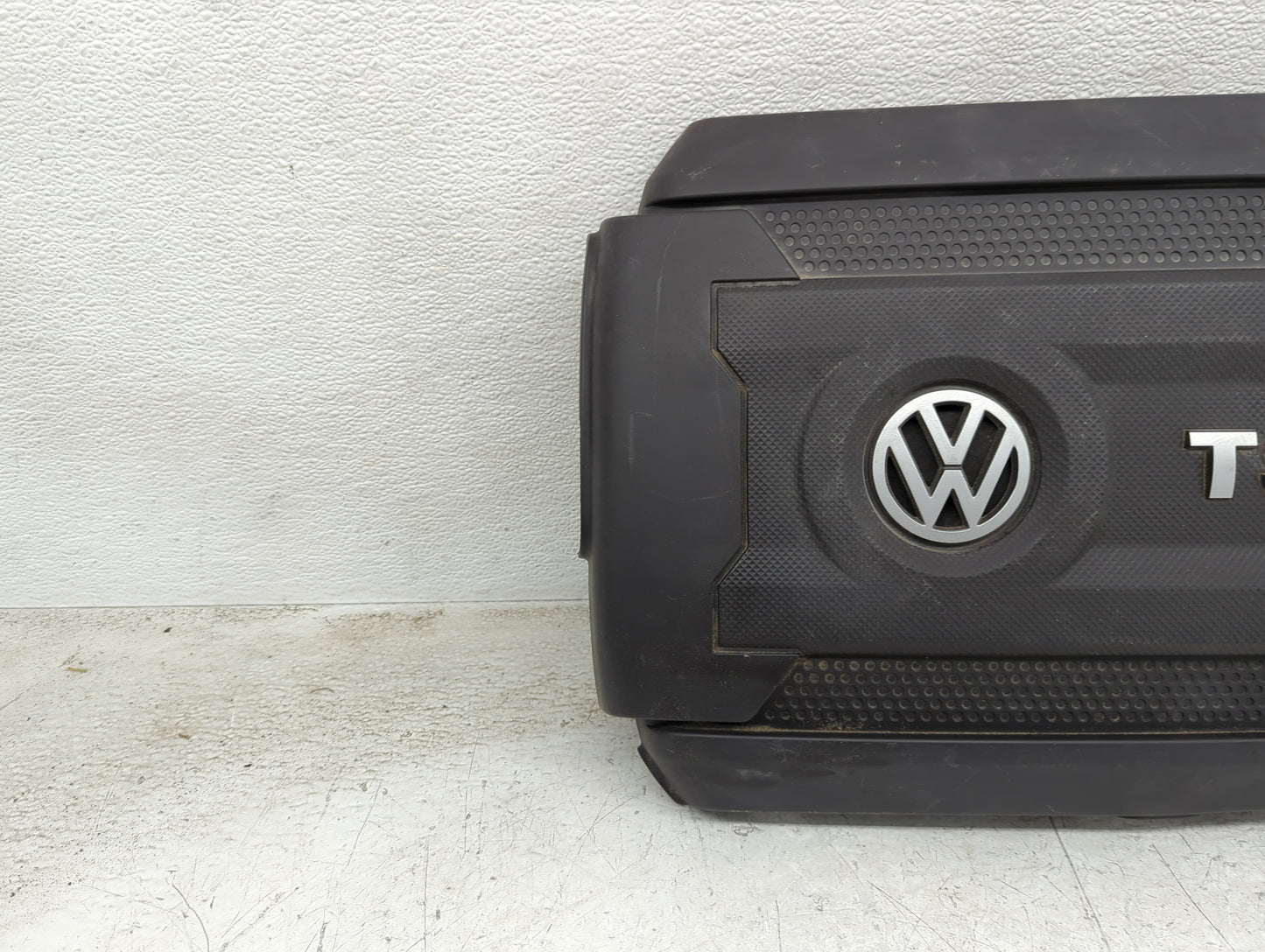 2014 Volkswagen Jetta Engine Cover - Oemusedautoparts1.com
