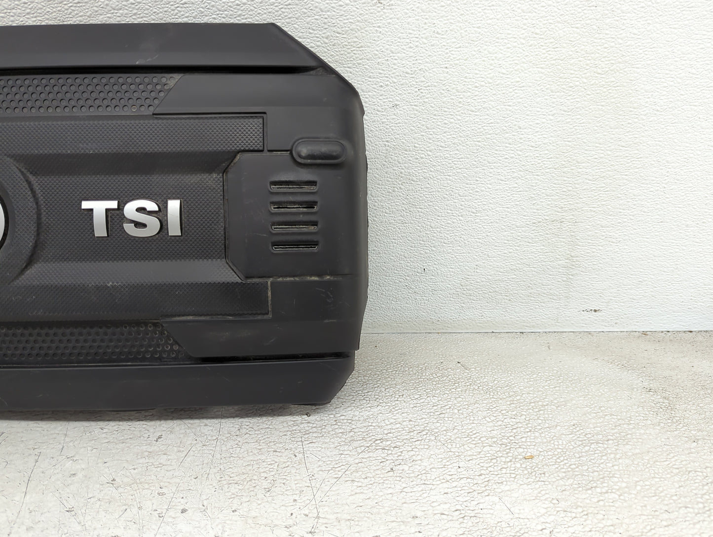 2014 Volkswagen Jetta Engine Cover - Oemusedautoparts1.com