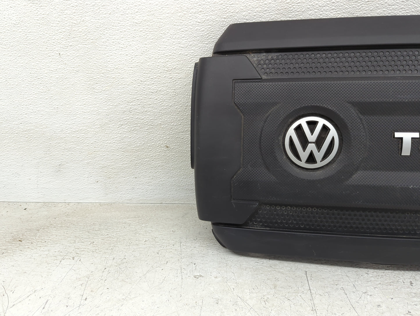 2014 Volkswagen Jetta Engine Cover - Oemusedautoparts1.com