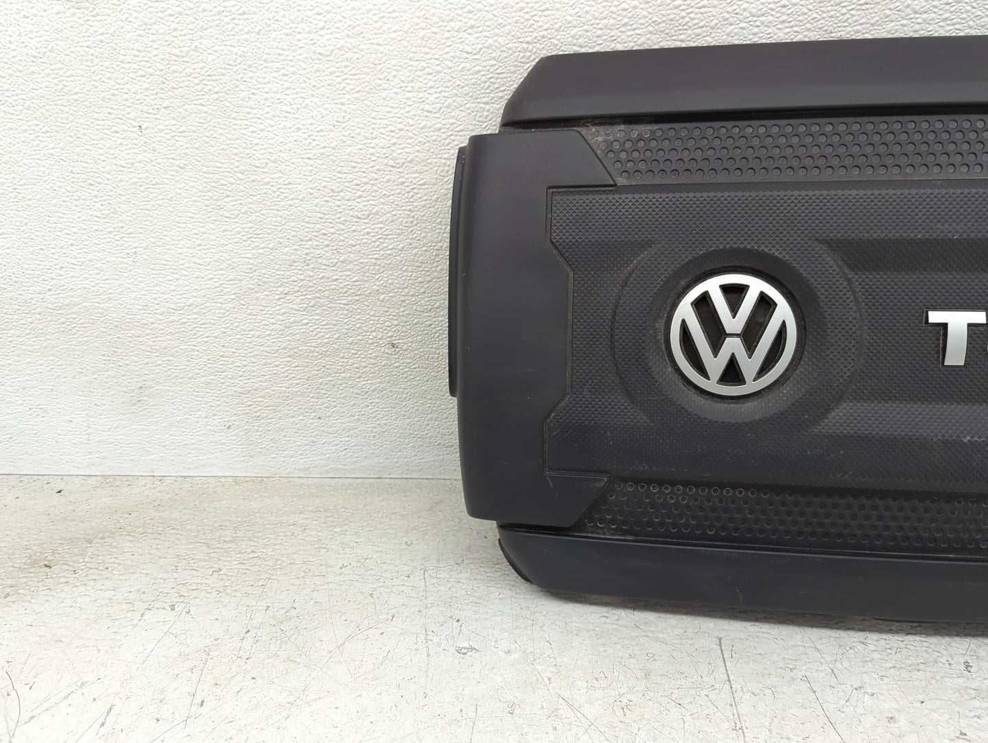2014 Volkswagen Jetta Engine Cover - Oemusedautoparts1.com