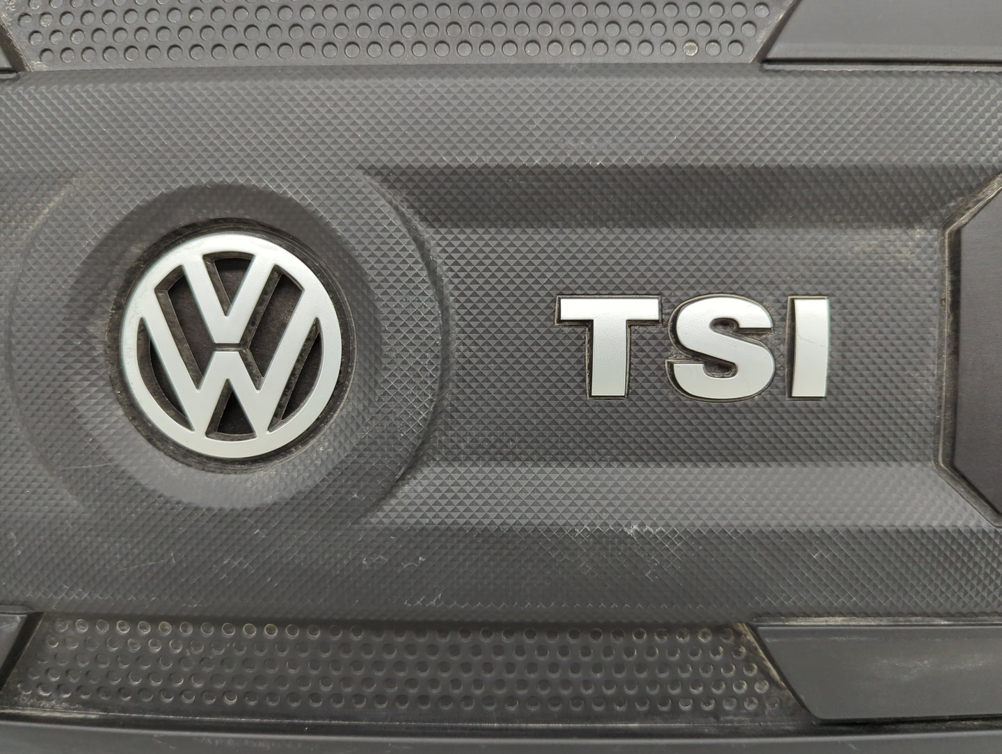 2014 Volkswagen Jetta Engine Cover - Oemusedautoparts1.com