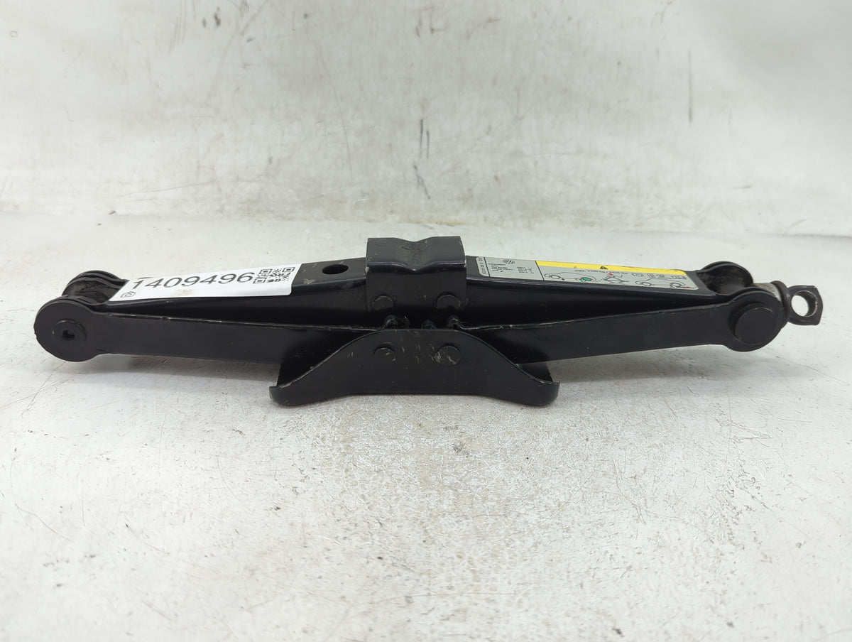 2014 Volkswagen Jetta Spare Scissor Car Jack 1409496 - Oemusedautoparts1.com