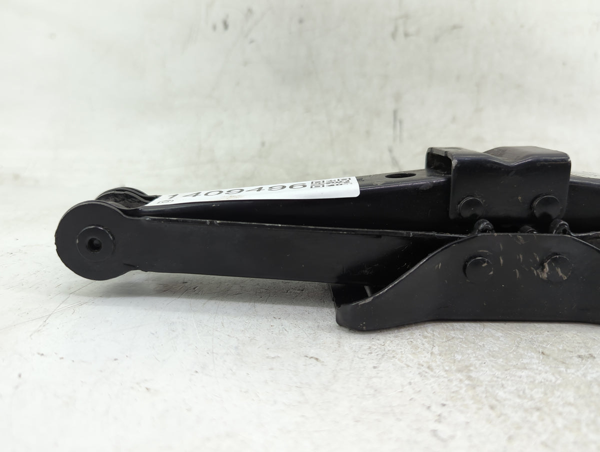 2014 Volkswagen Jetta Spare Scissor Car Jack 1409496 - Oemusedautoparts1.com