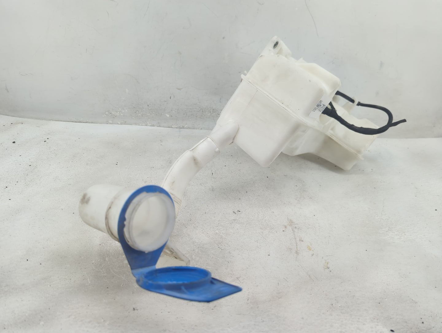 2011-2018 Volkswagen Jetta Windshield Washer Fluid Reservoir Bottle Oem - Oemusedautoparts1.com