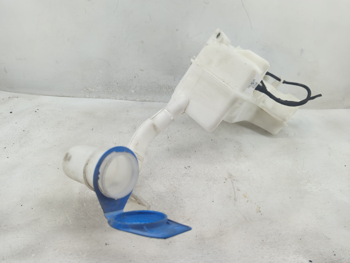 2011-2018 Volkswagen Jetta Windshield Washer Fluid Reservoir Bottle Oem - Oemusedautoparts1.com