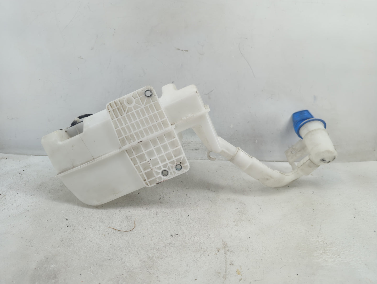 2011-2018 Volkswagen Jetta Windshield Washer Fluid Reservoir Bottle Oem - Oemusedautoparts1.com