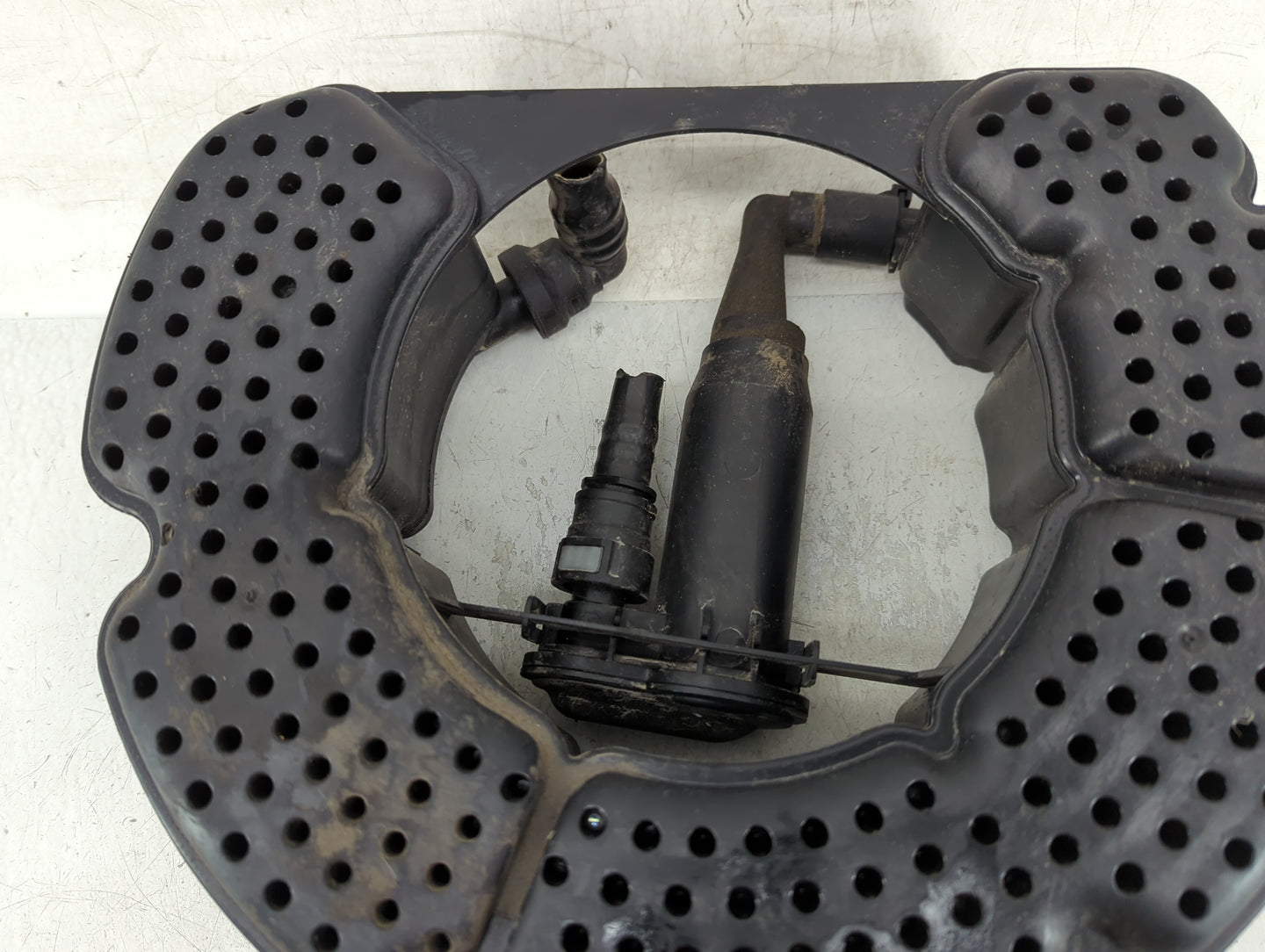 2014 Volkswagen Jetta Fuel Vapor Charcoal Canister - Oemusedautoparts1.com