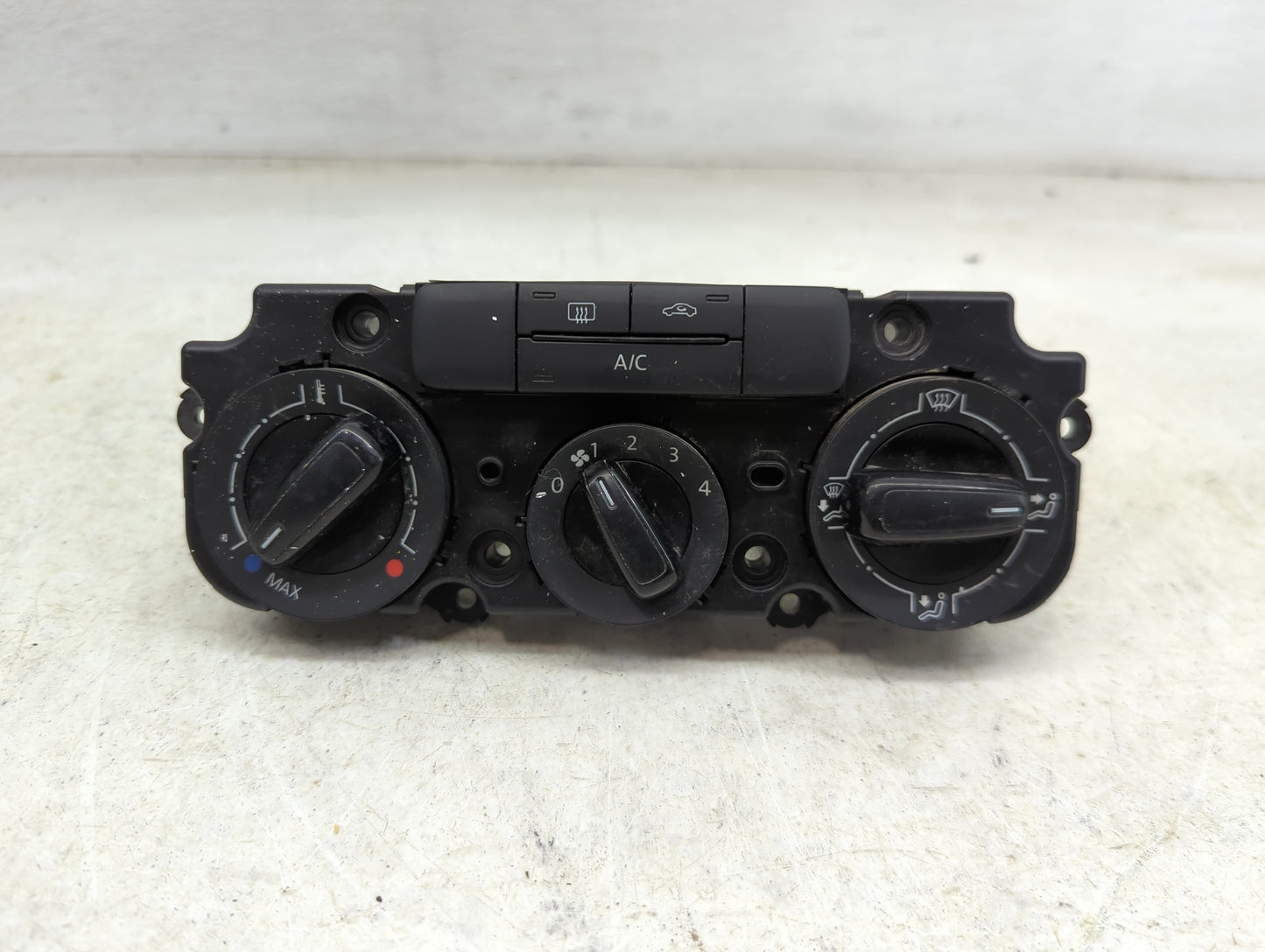 2014 Volkswagen Jetta Climate Control Module Temperature AC/Heater Replacement P/N:5C0820047 BK 90151-903/0000 Fits OEM Used