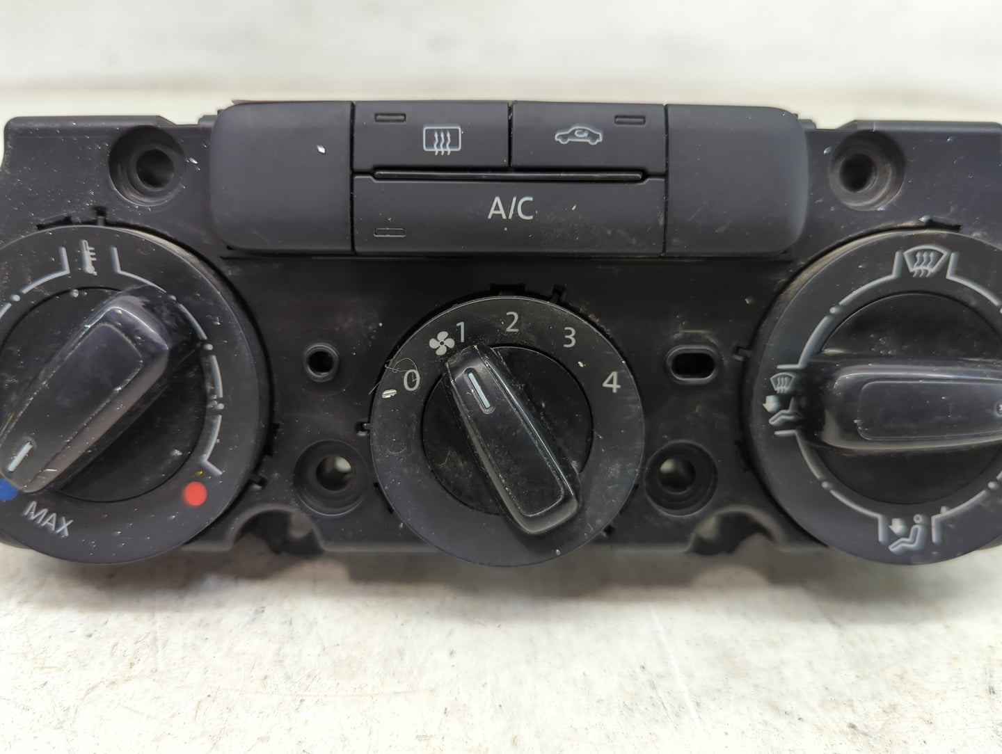 2014 Volkswagen Jetta Climate Control Module Temperature AC/Heater Replacement P/N:5C0820047 BK 90151-903/0000 Fits OEM Used