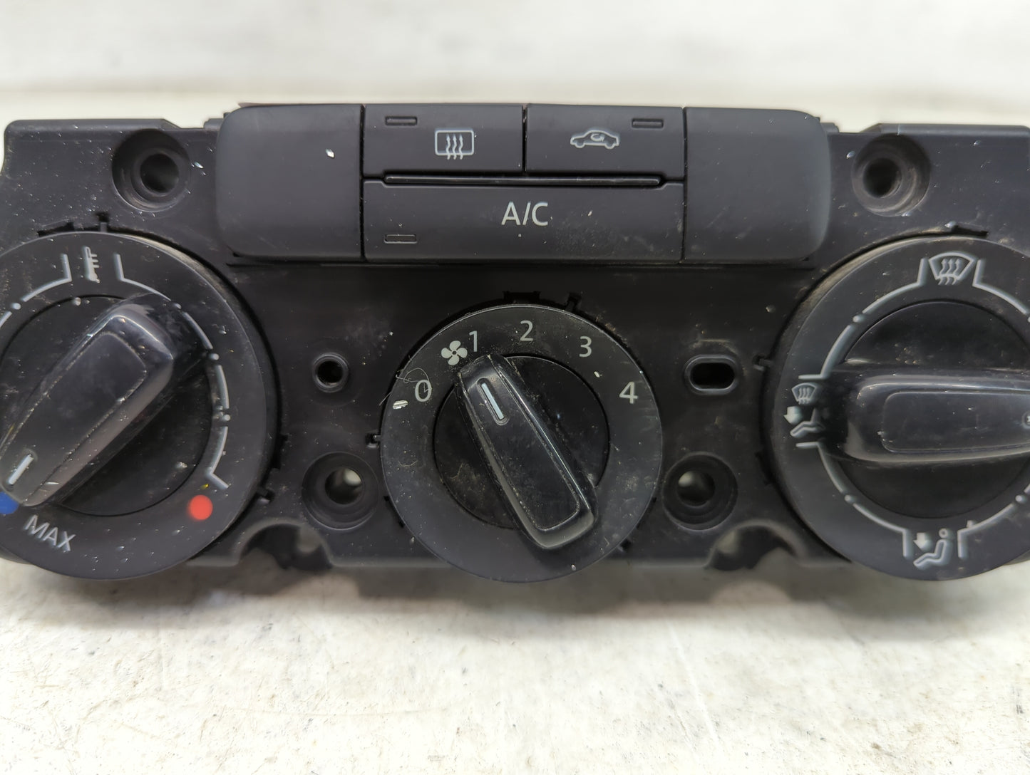 2014 Volkswagen Jetta Climate Control Module Temperature AC/Heater Replacement P/N:5C0820047 BK 90151-903/0000 Fits OEM Used