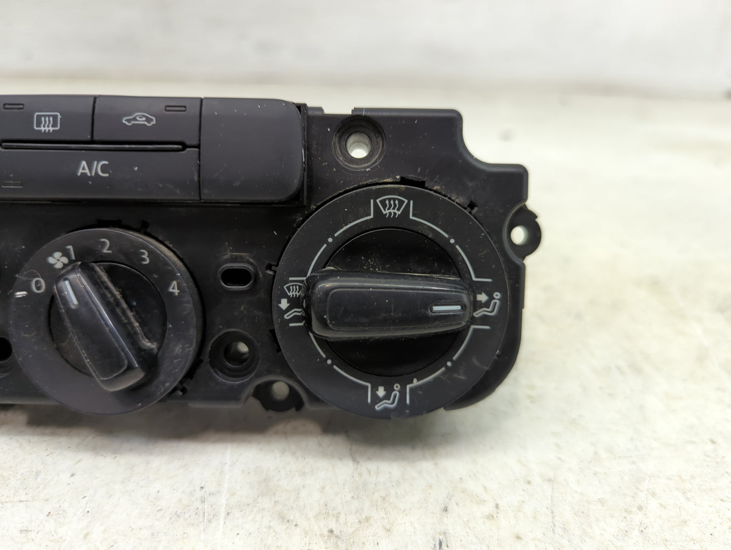 2014 Volkswagen Jetta Climate Control Module Temperature AC/Heater Replacement P/N:5C0820047 BK 90151-903/0000 Fits OEM Used