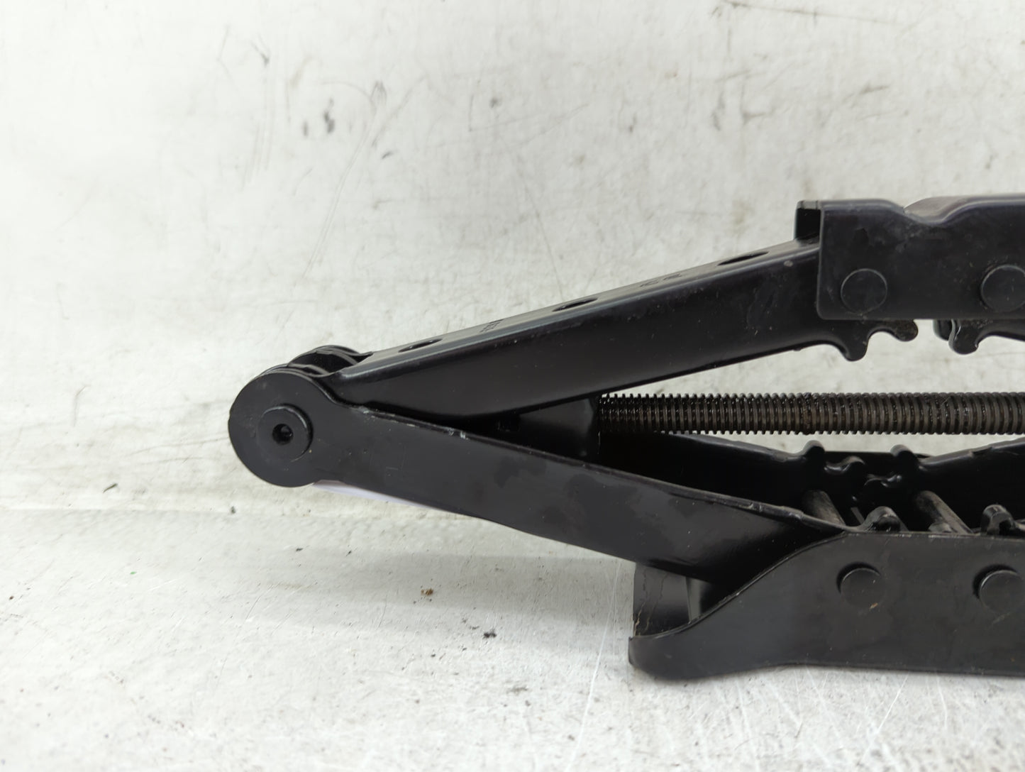 2014 Volkswagen Jetta Spare Scissor Car Jack - Oemusedautoparts1.com