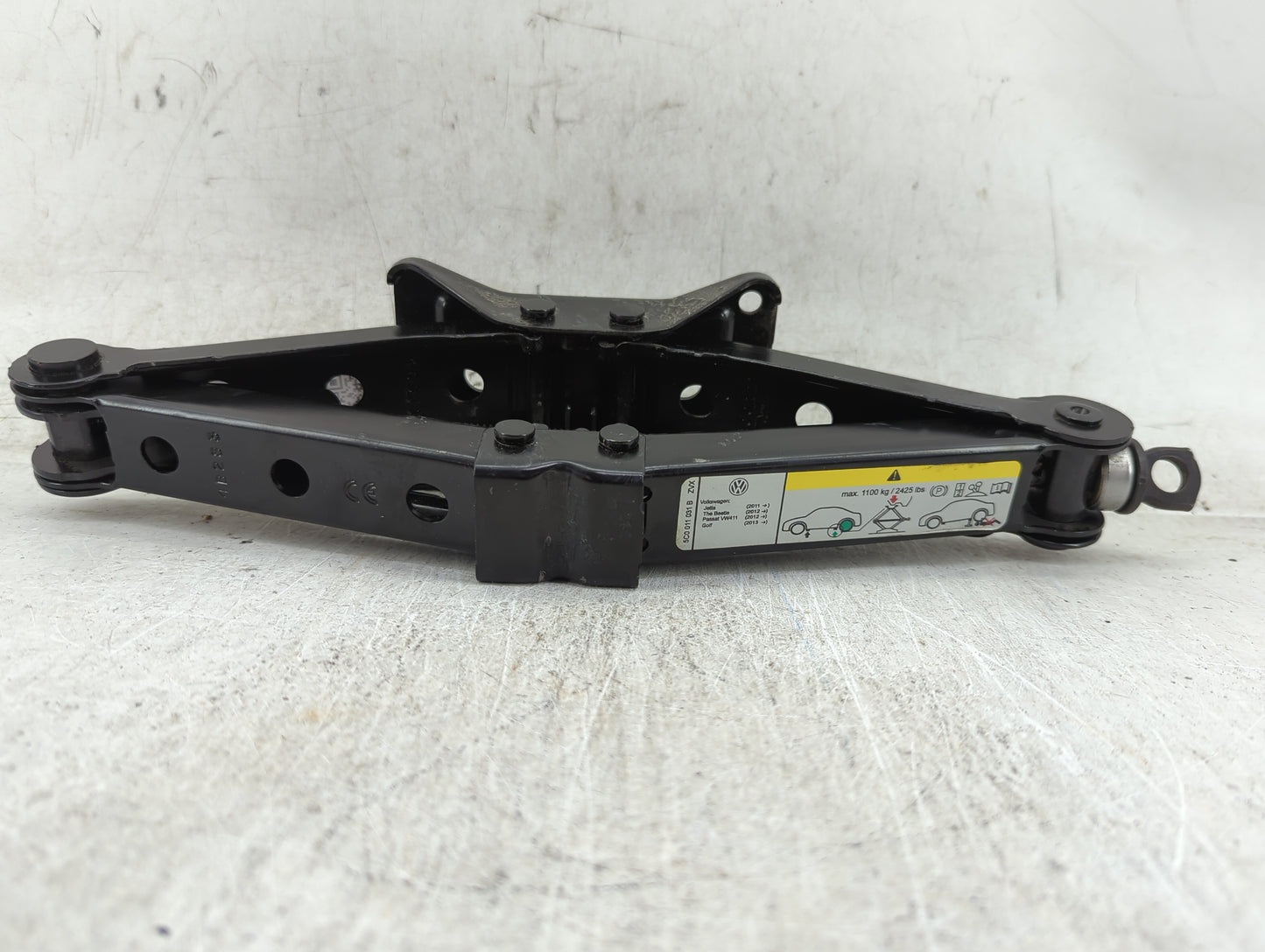 2014 Volkswagen Jetta Spare Scissor Car Jack - Oemusedautoparts1.com