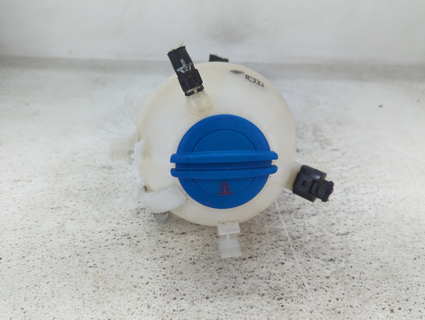 2005 Volkswagen Jetta Radiator Coolant Overflow Expansion Tank Bottle - Oemusedautoparts1.com