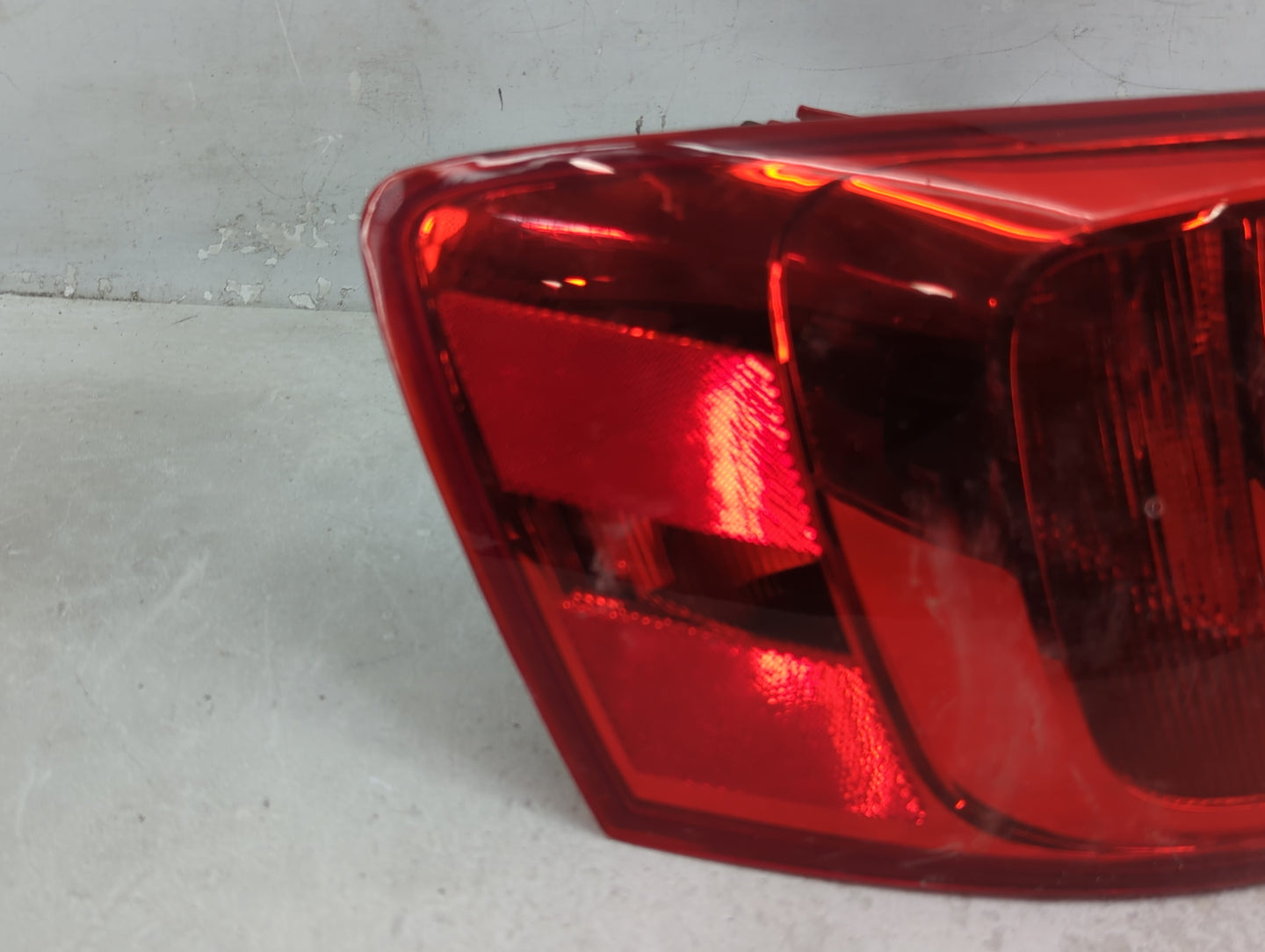 2011-2014 Volkswagen Jetta Tail Light Assembly Driver Left OEM P/N:PP-TF20 Fits Fits 2011 2012 2013 2014 OEM Used Auto Parts