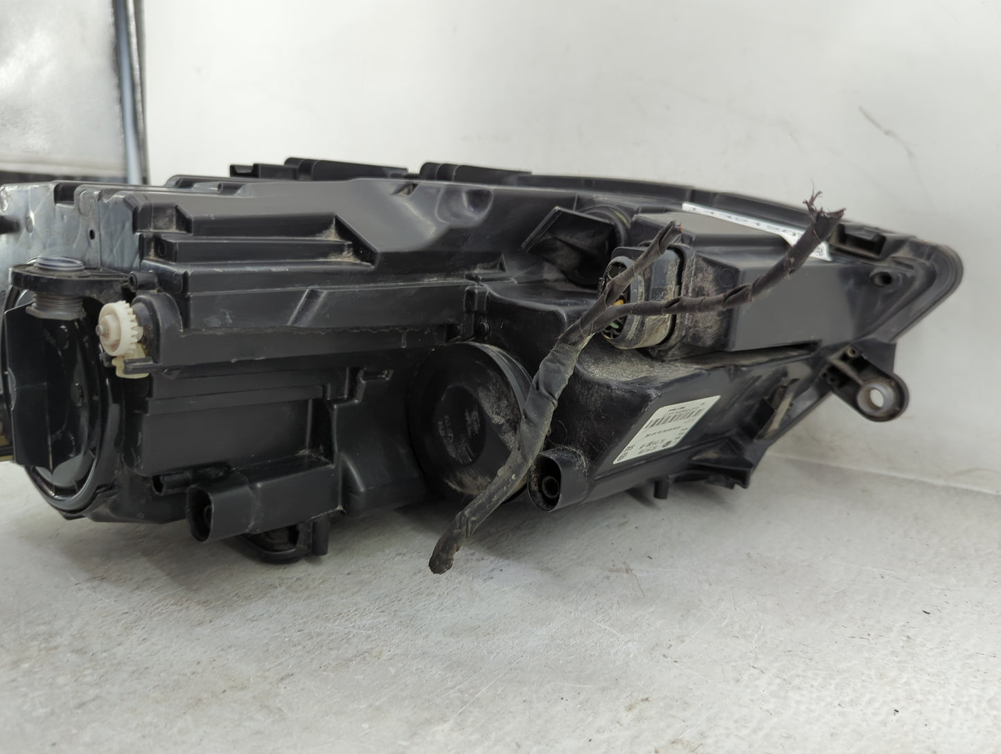 2011-2016 Volkswagen Jetta Passenger Right Oem Head Light Headlight Lamp - Oemusedautoparts1.com